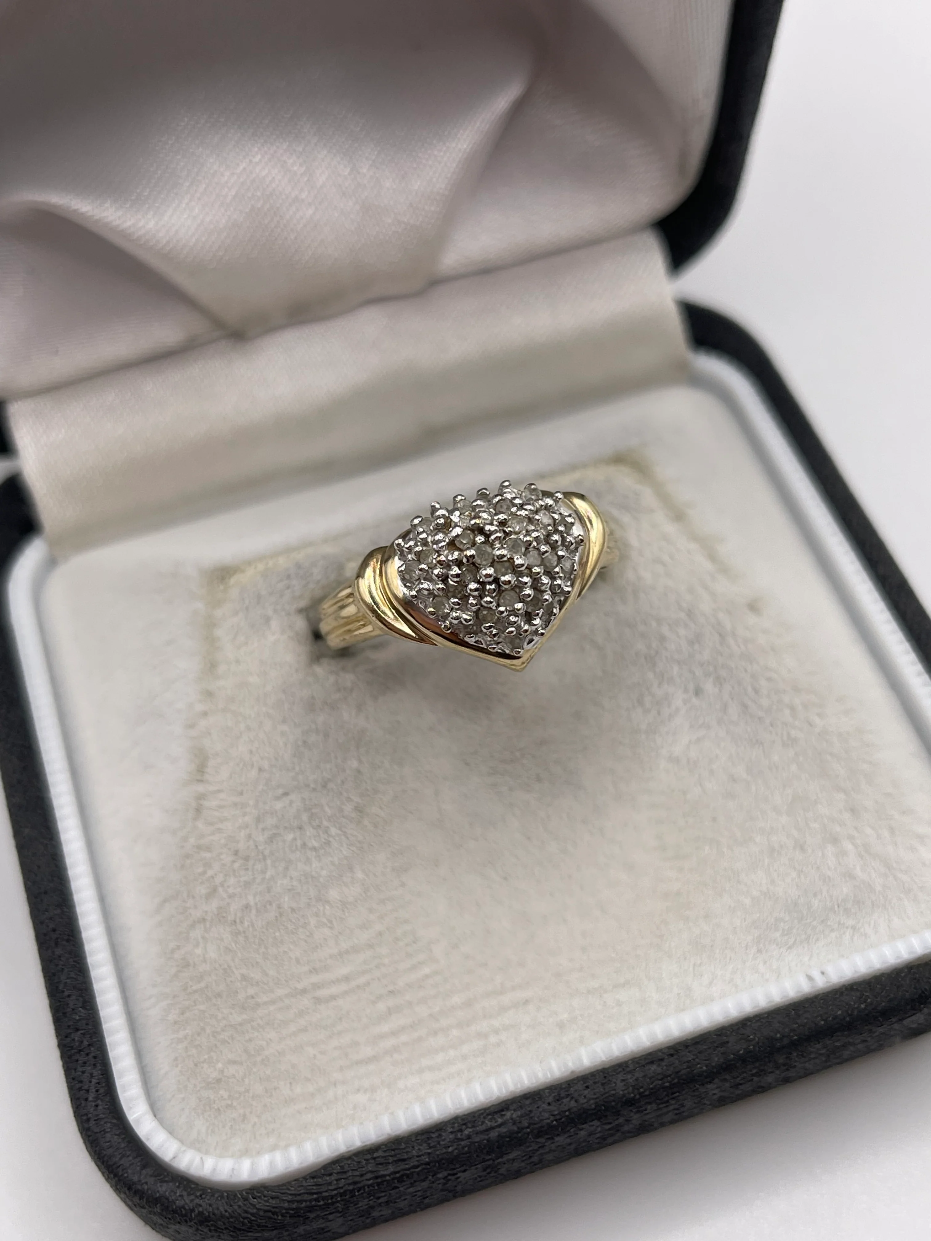 9ct gold diamond cluster ring - Image 2