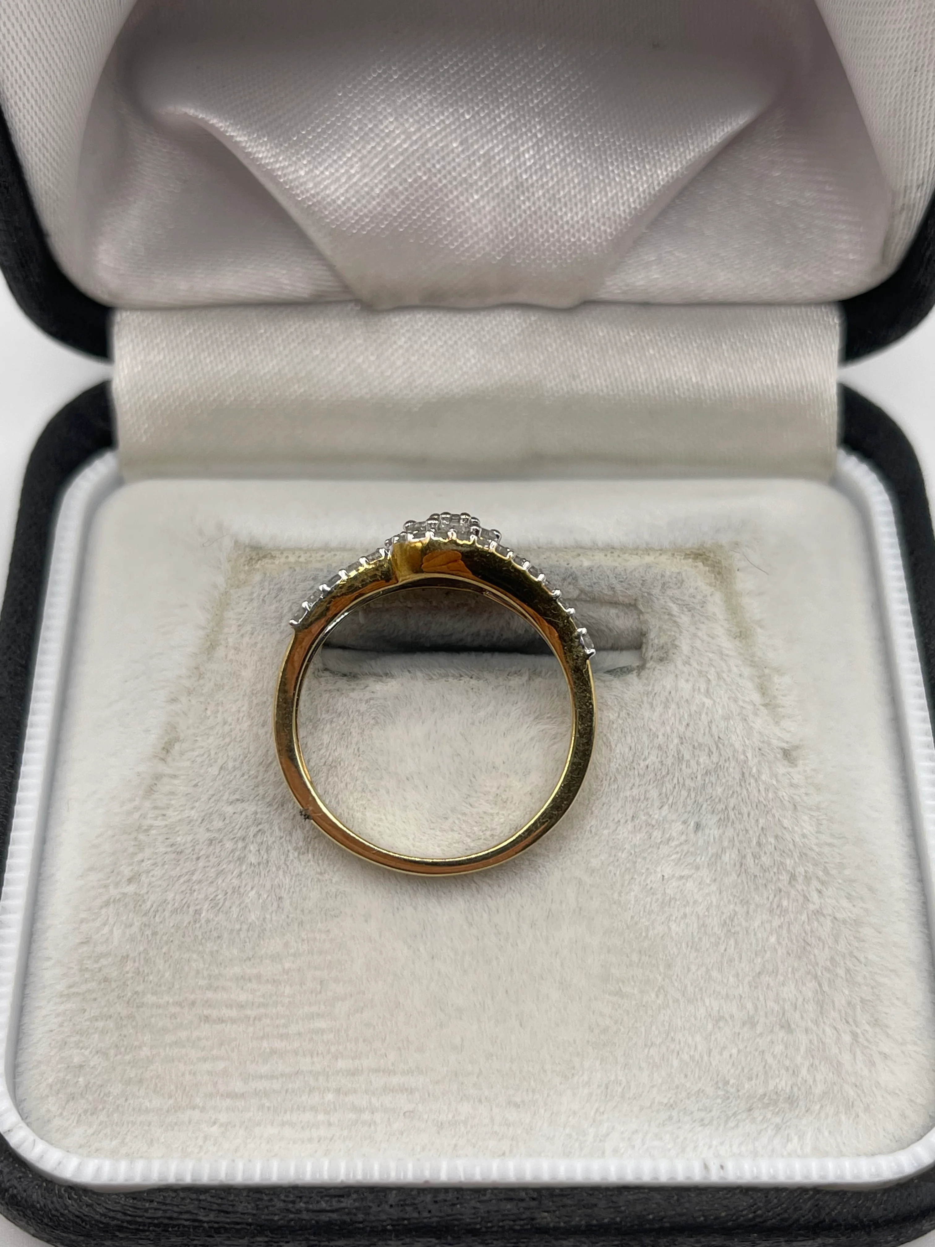 9ct gold diamond cluster ring - Image 3
