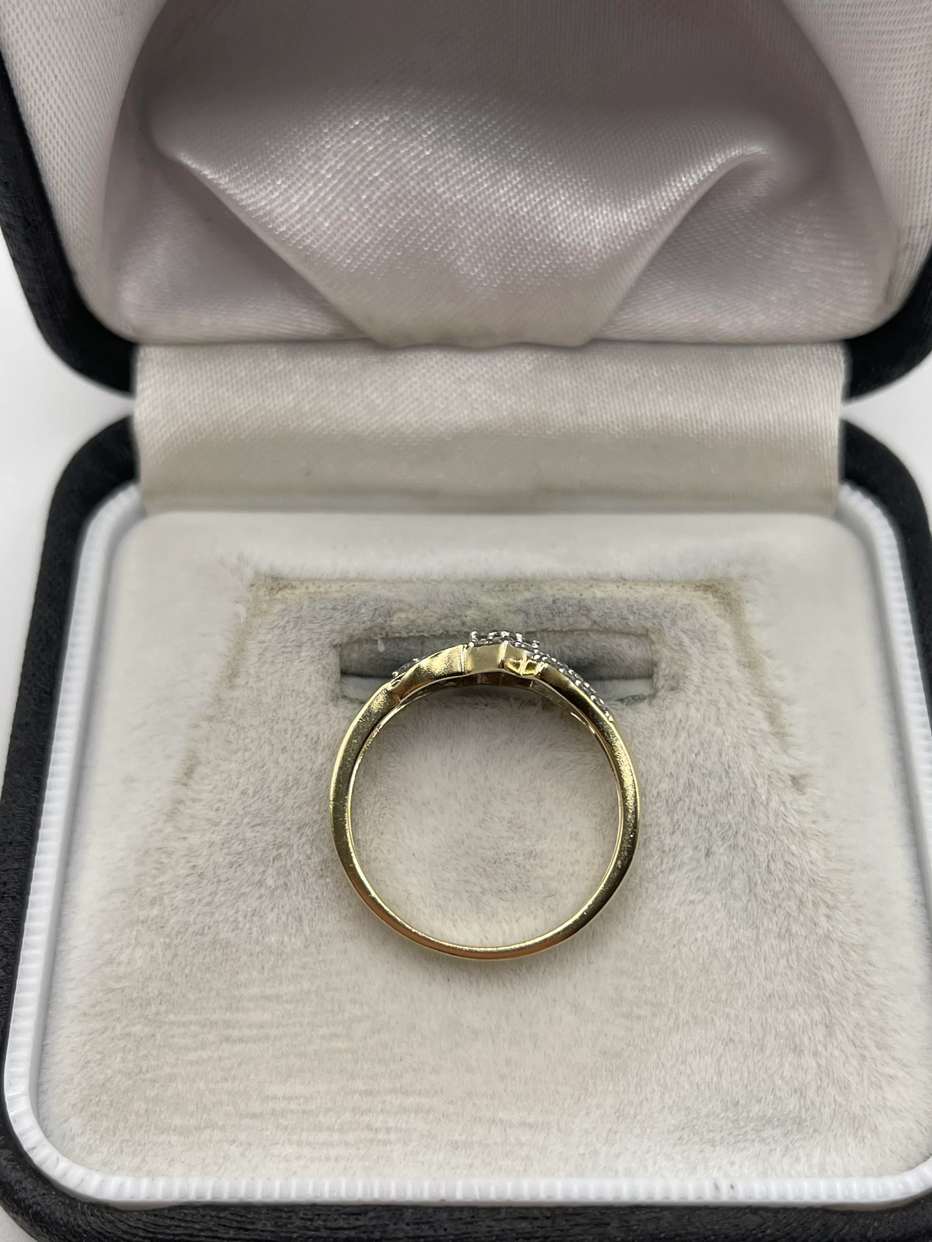 9ct gold diamond cluster ring - Image 3