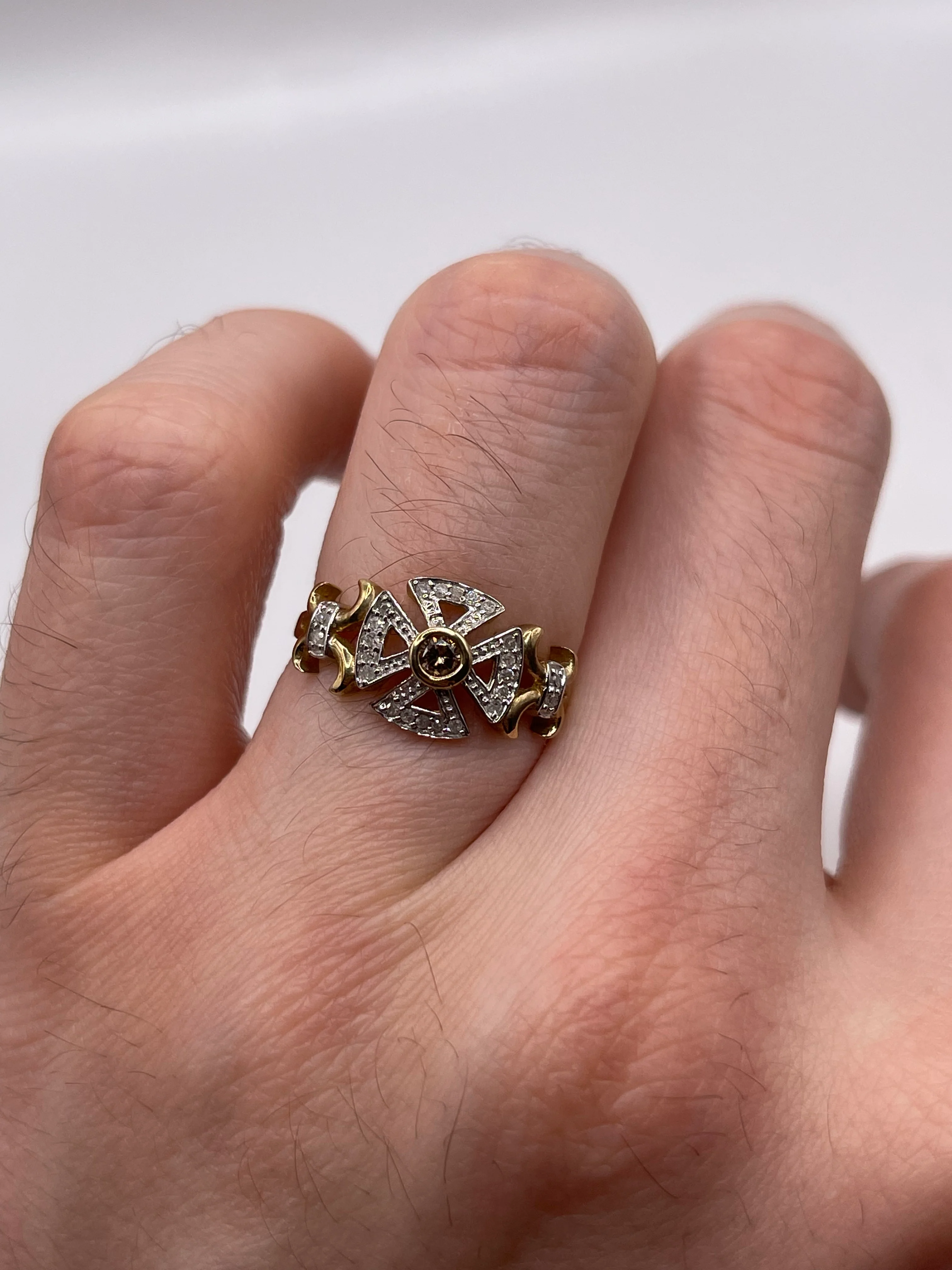 9ct gold diamond cluster ring - Image 4