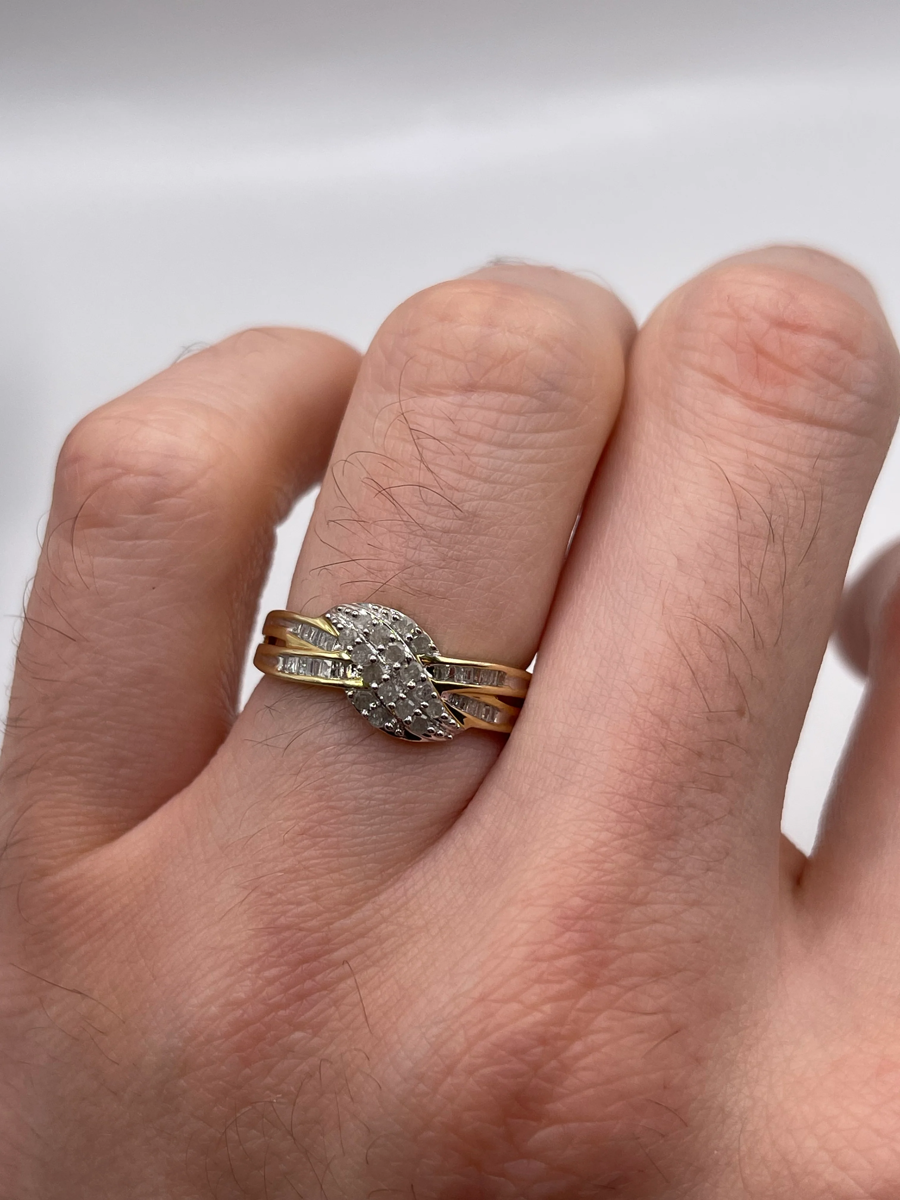 9ct gold diamond cluster ring - Image 4
