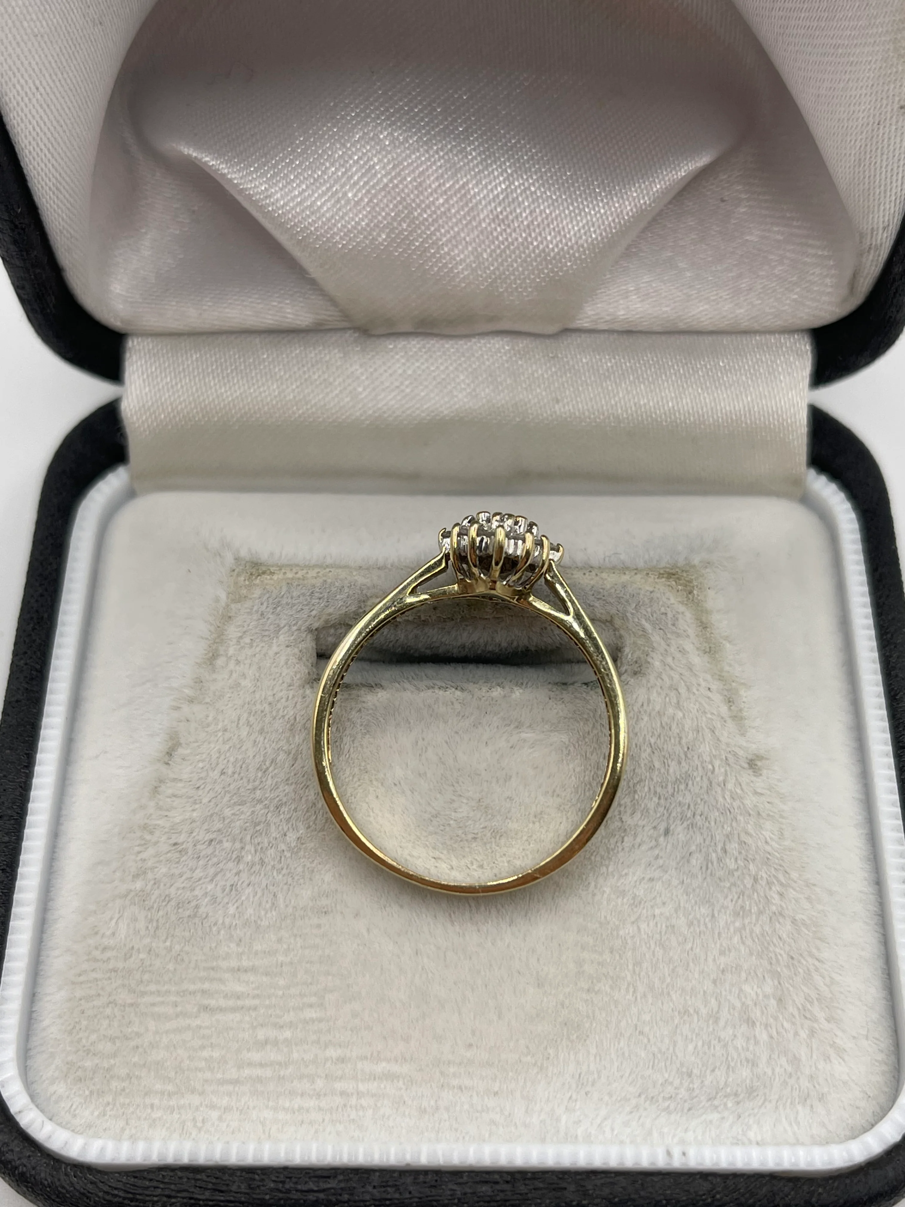 9ct gold diamond cluster ring - Image 3