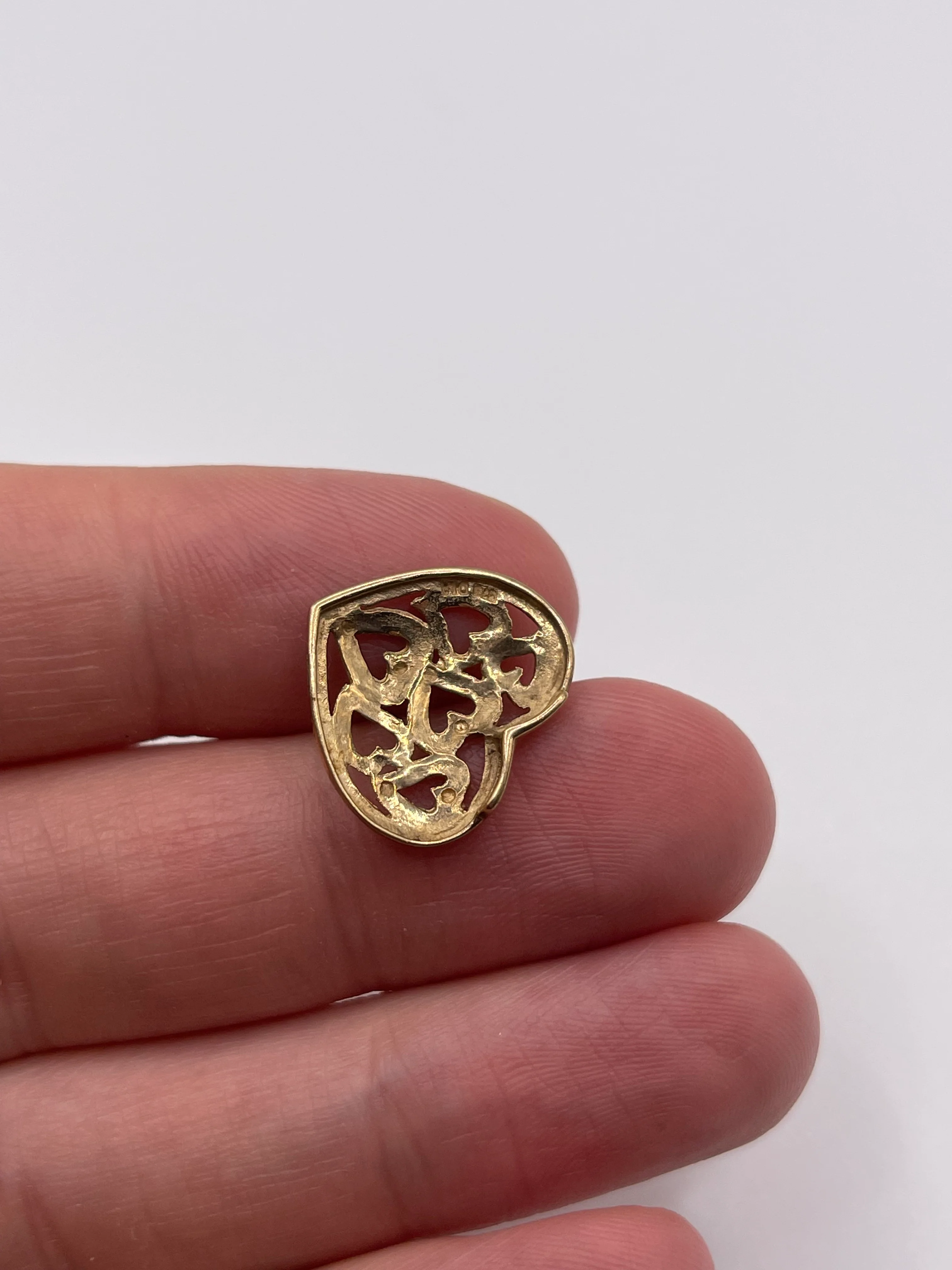 9ct gold diamond heart pendant - Image 2