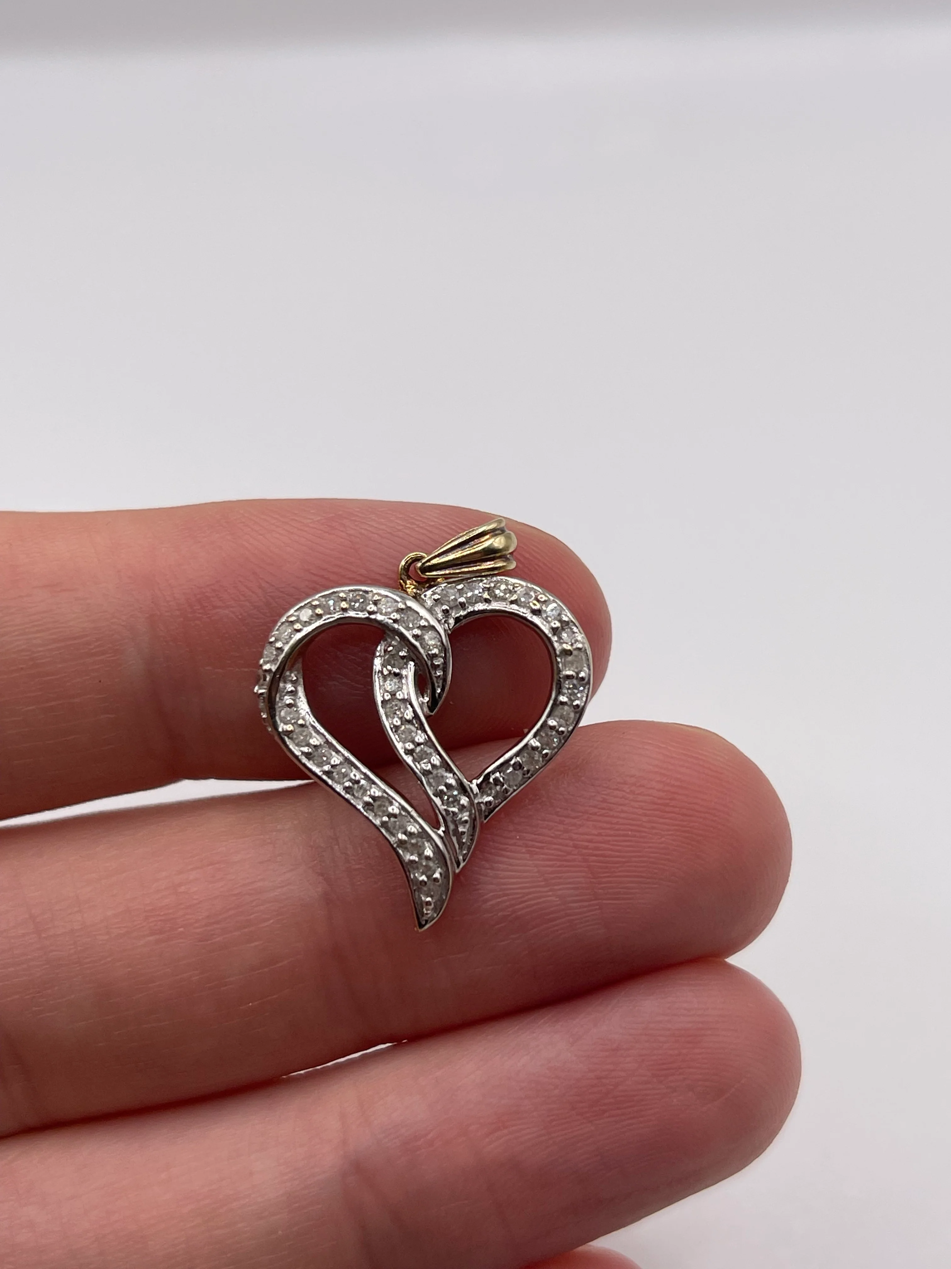 9ct gold diamond heart pendant