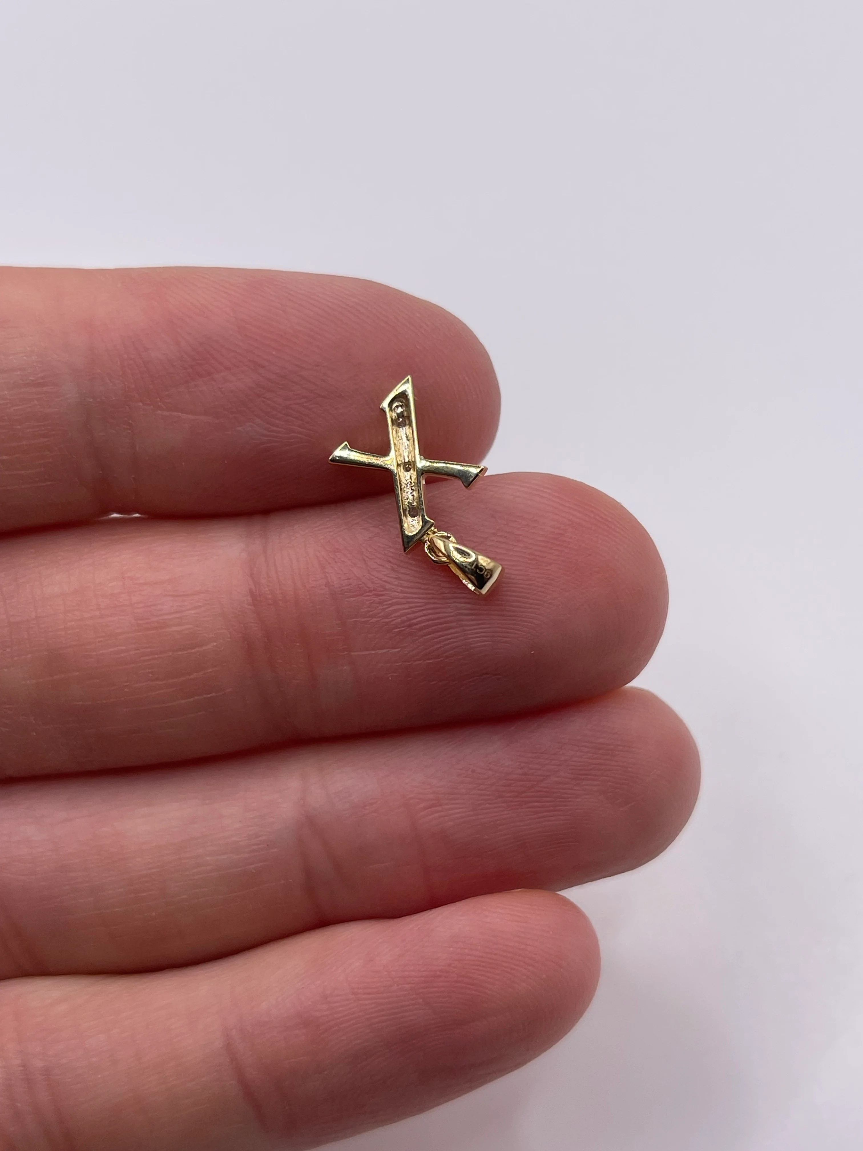 9ct gold diamond initial X pendant - Image 2