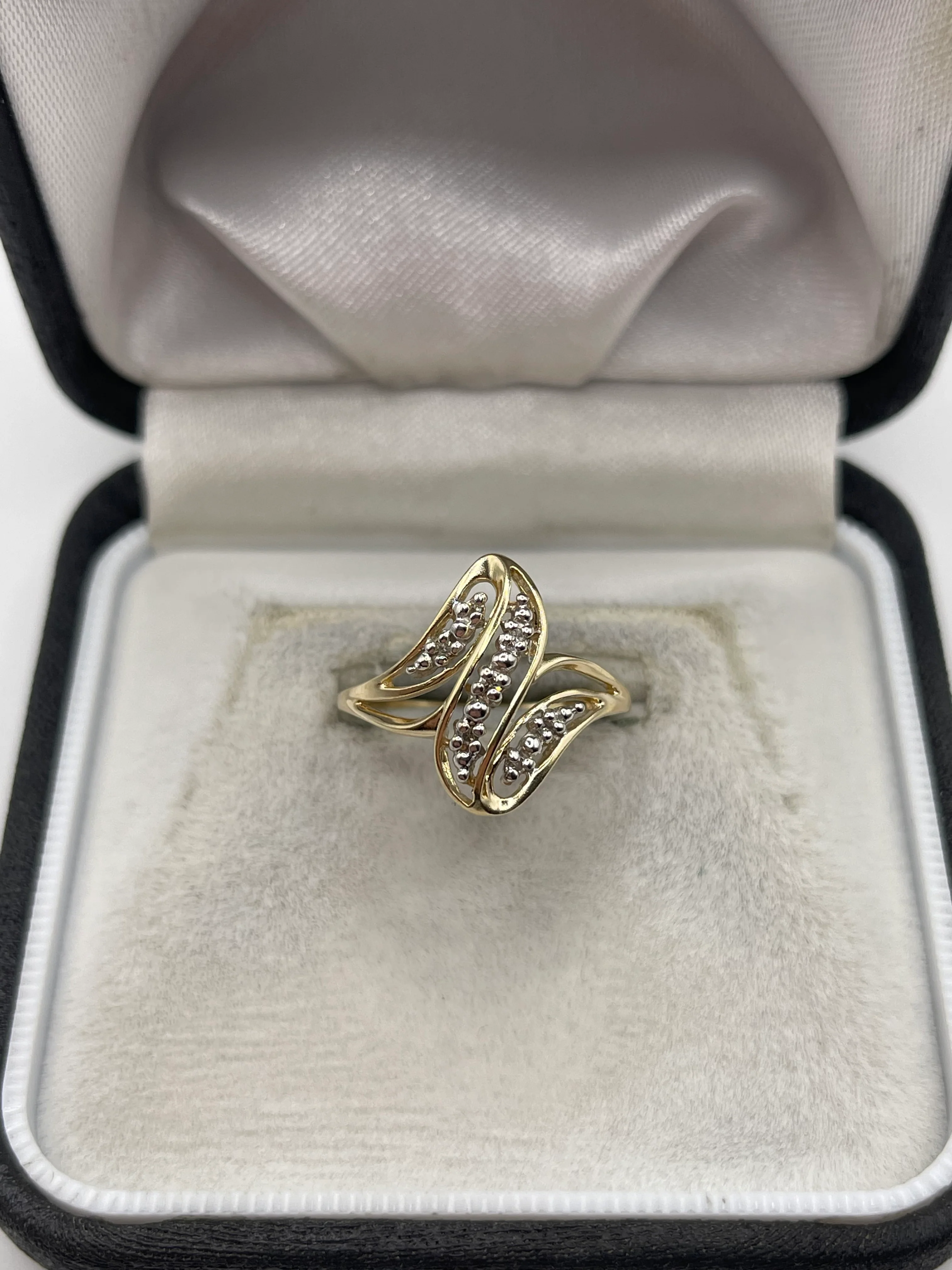9ct gold diamond ring