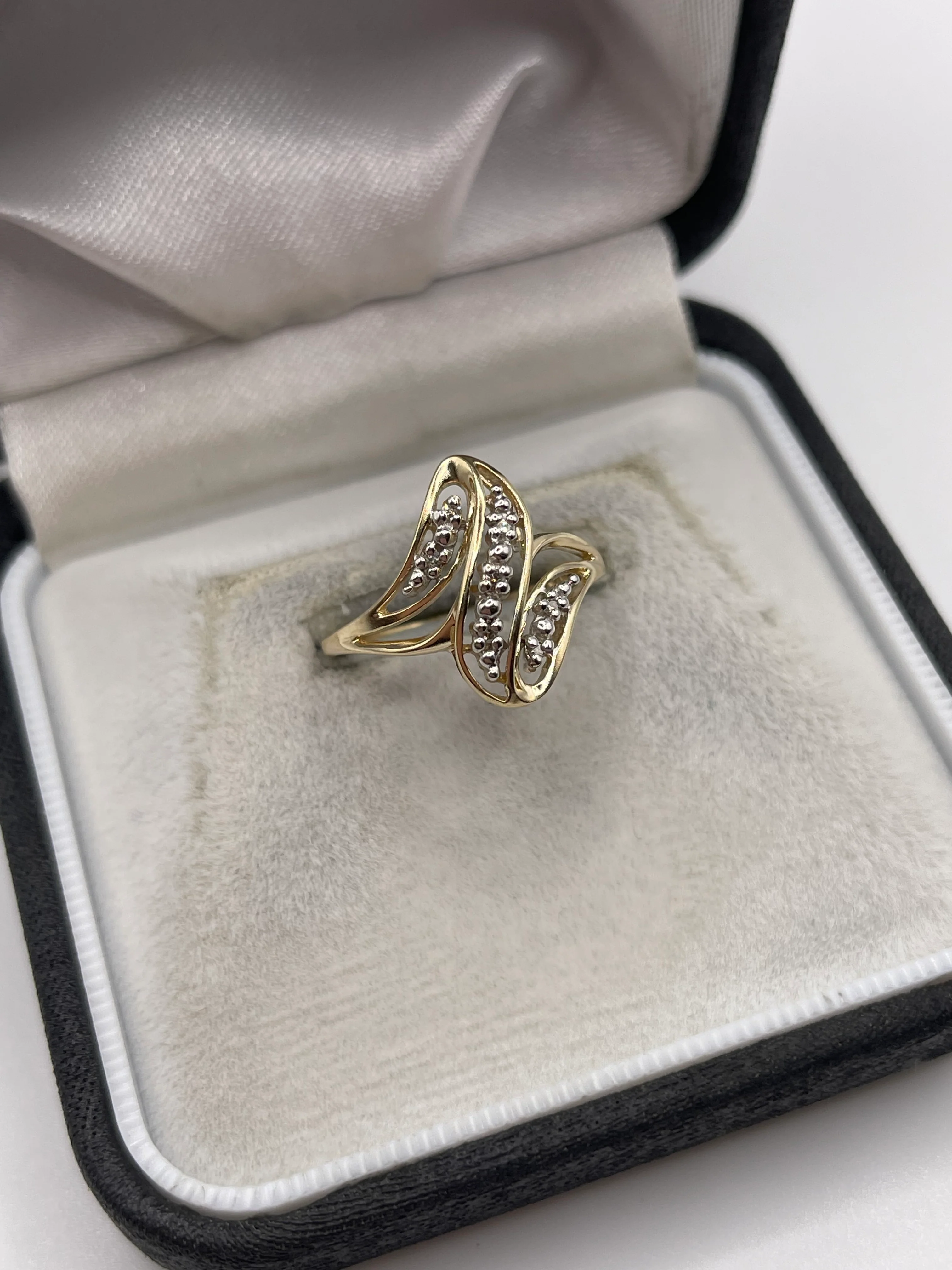 9ct gold diamond ring - Image 2