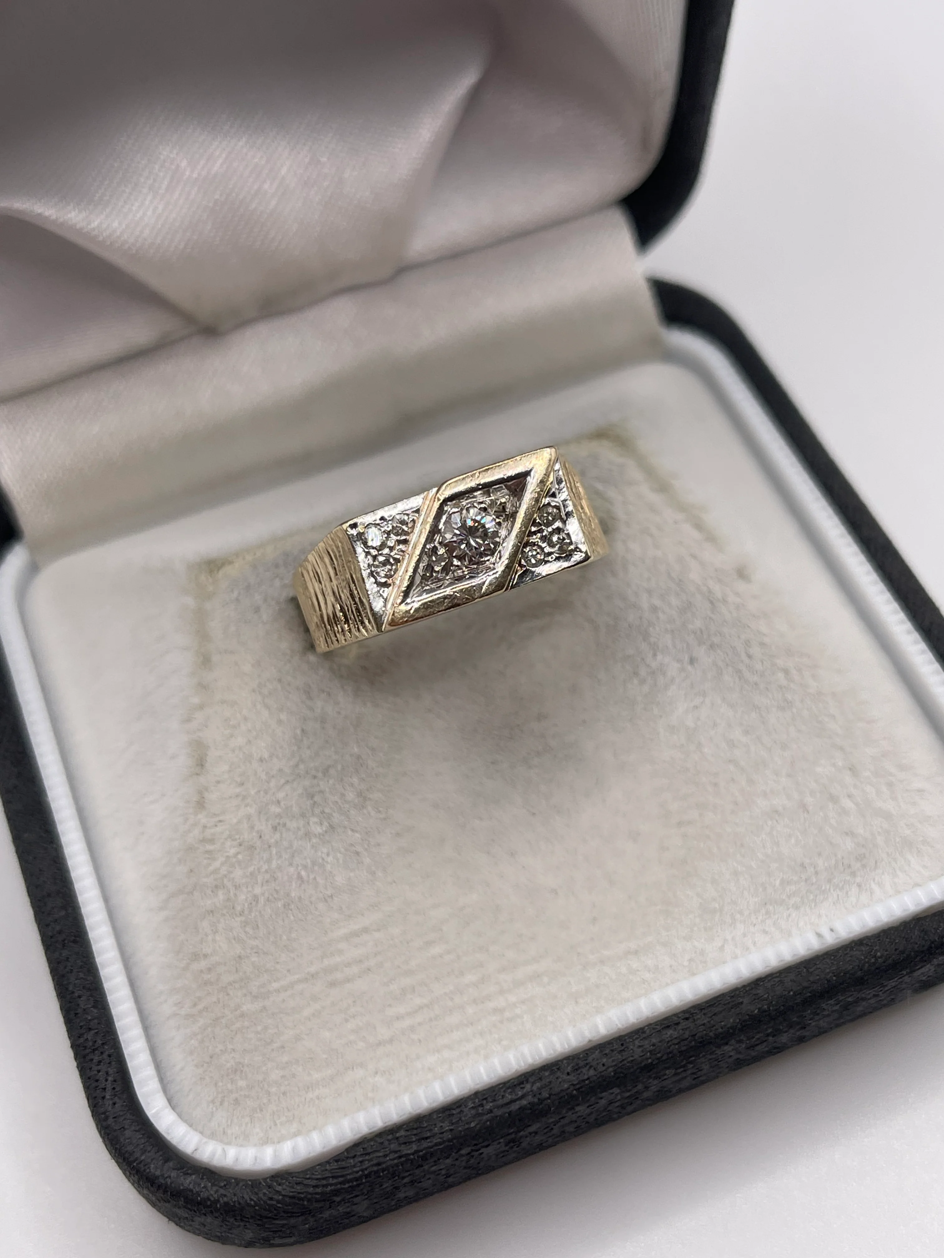 9ct gold diamond signet ring - Image 2
