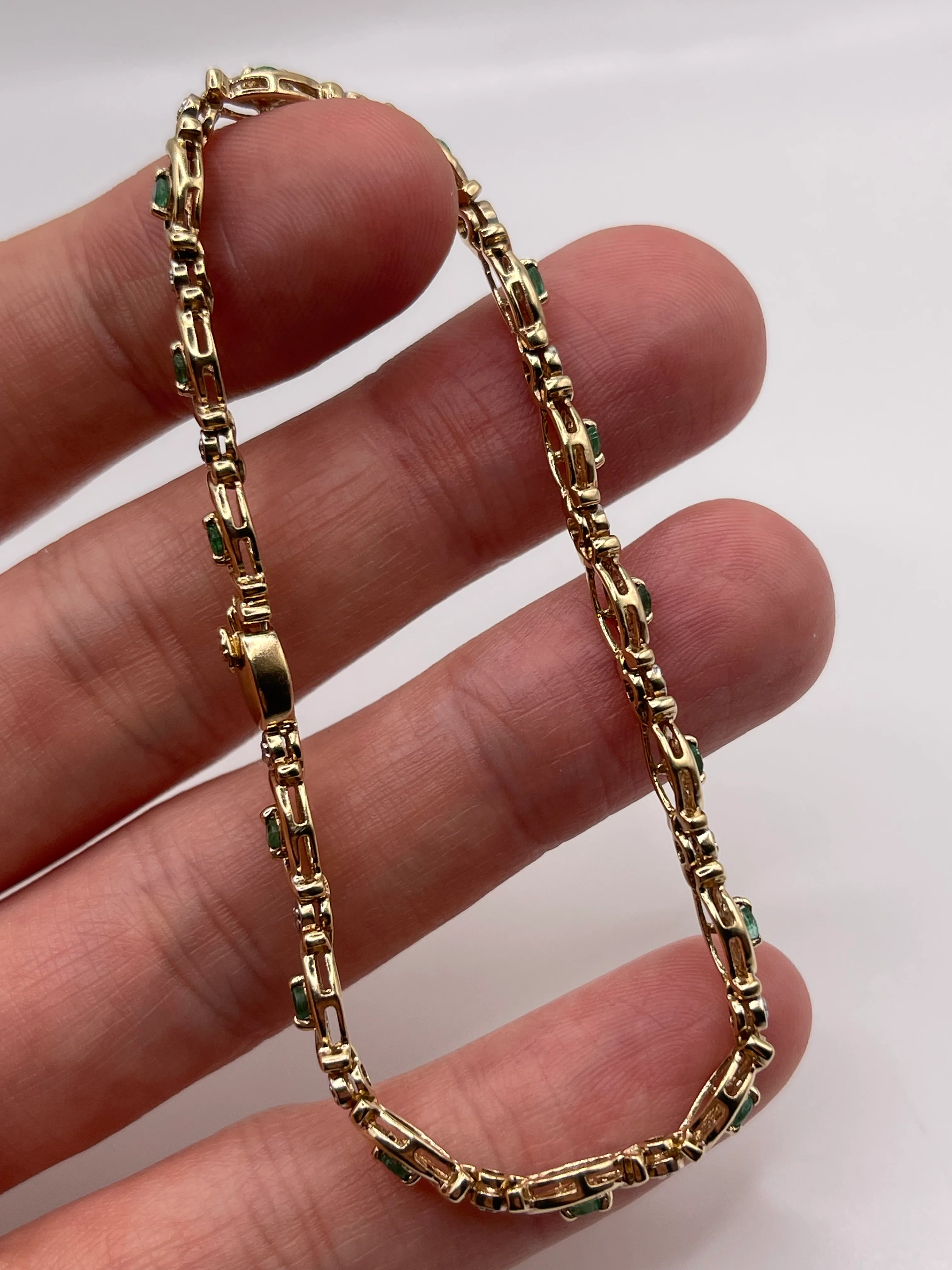 9ct gold emerald and diamond bracelet - Image 3