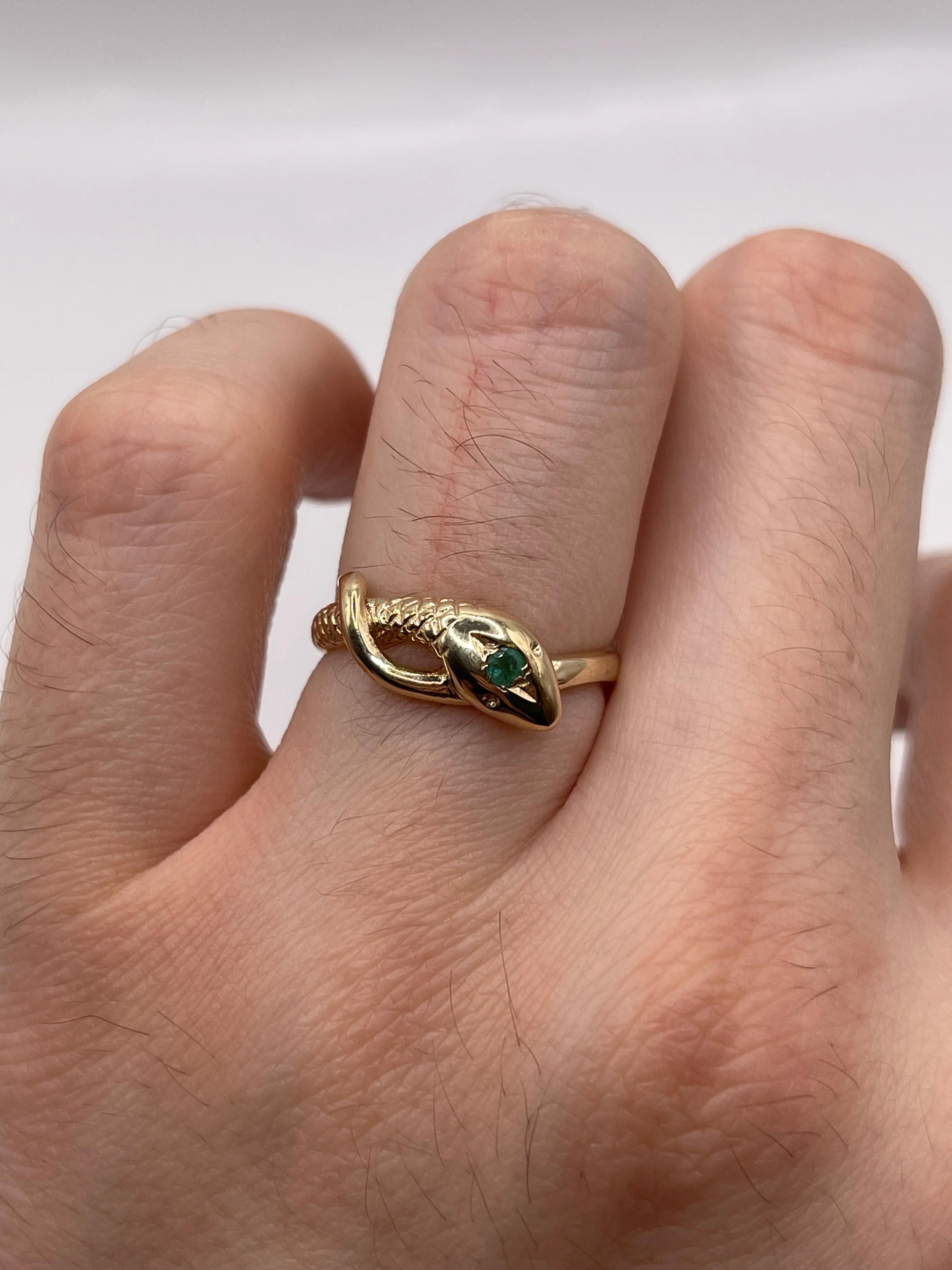 9ct gold emerald snake ring - Image 4