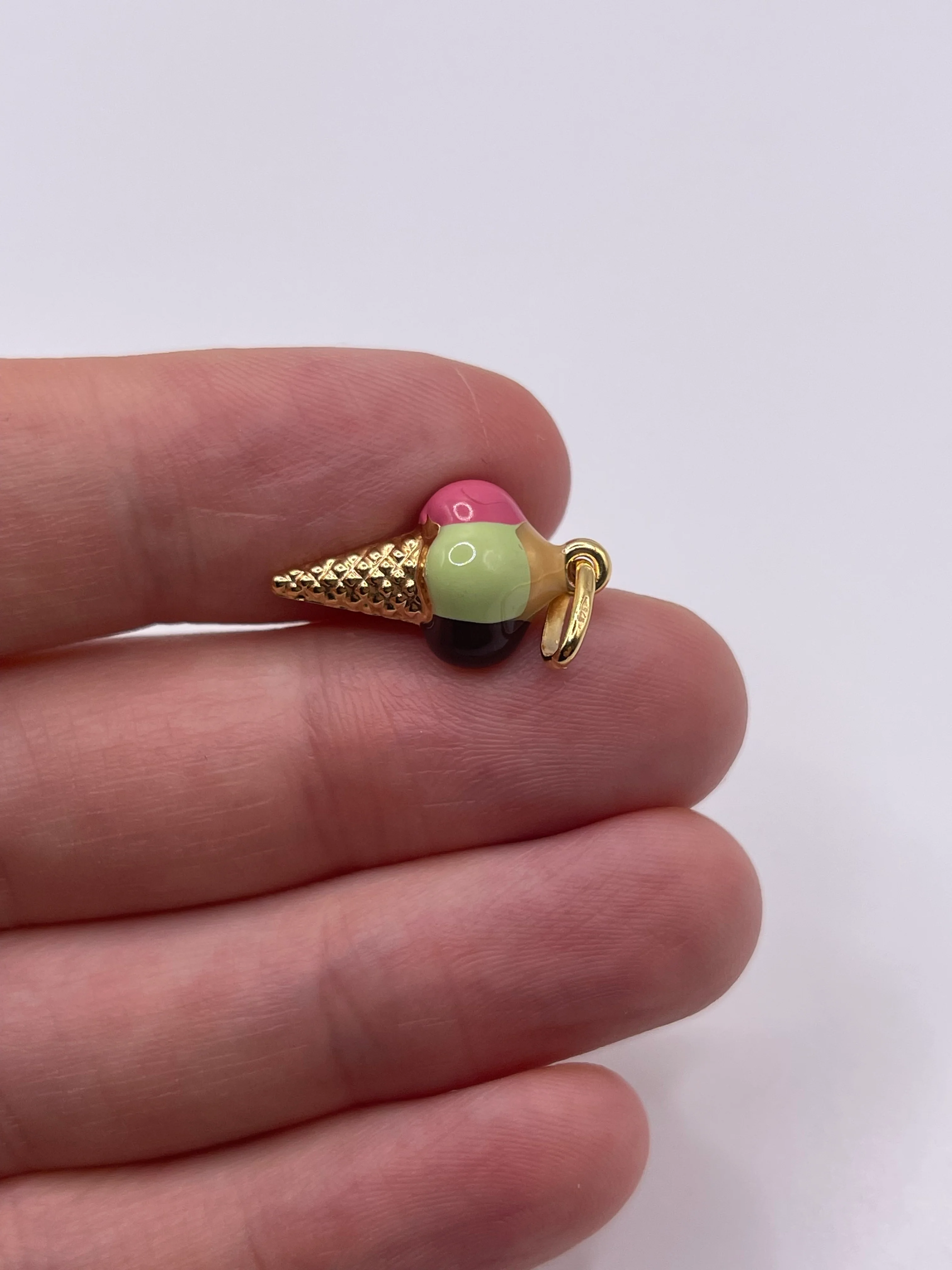 9ct gold enamel ice cream charm - Image 2