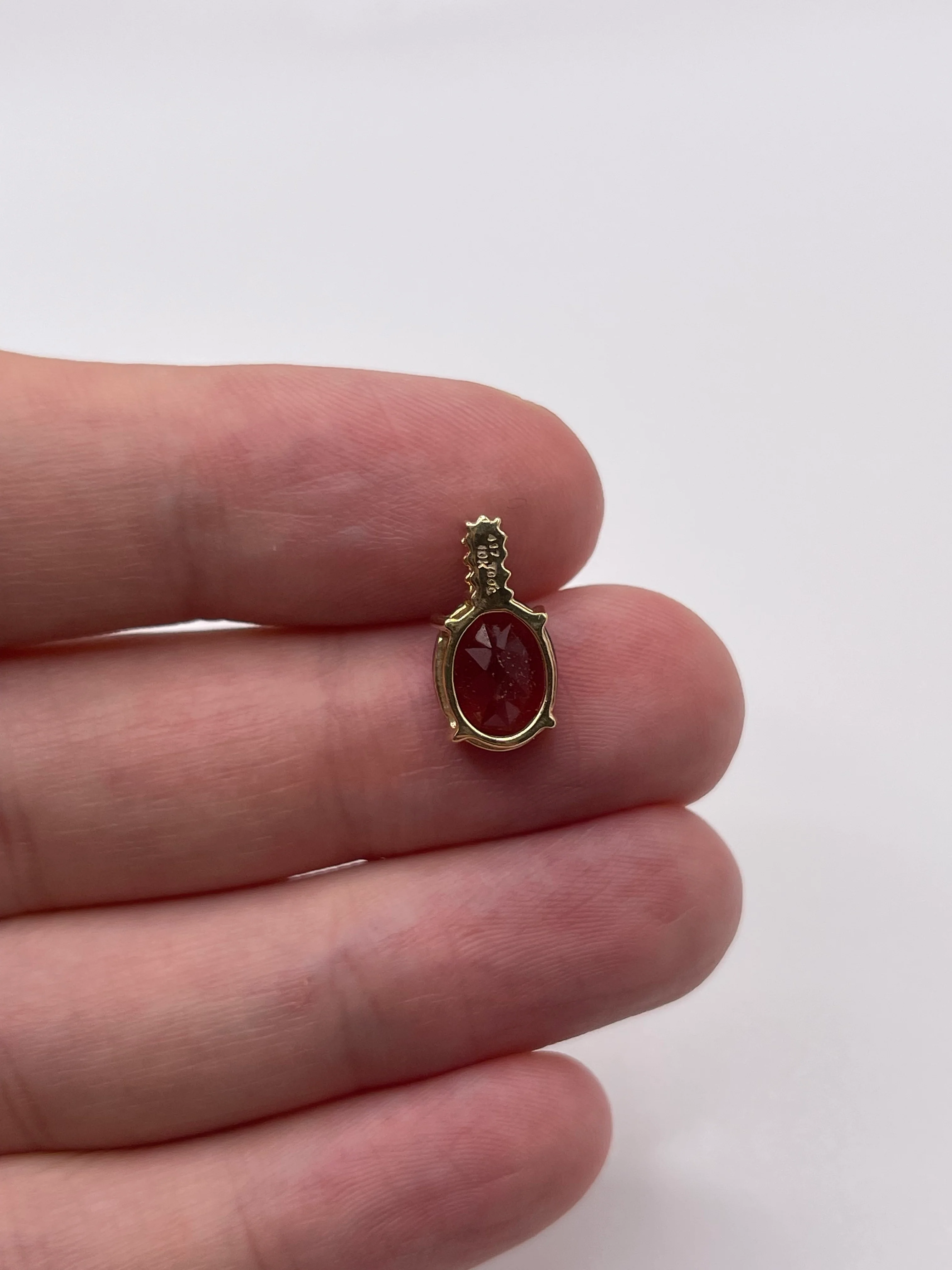 9ct gold garnet and zircon pendant - Image 2