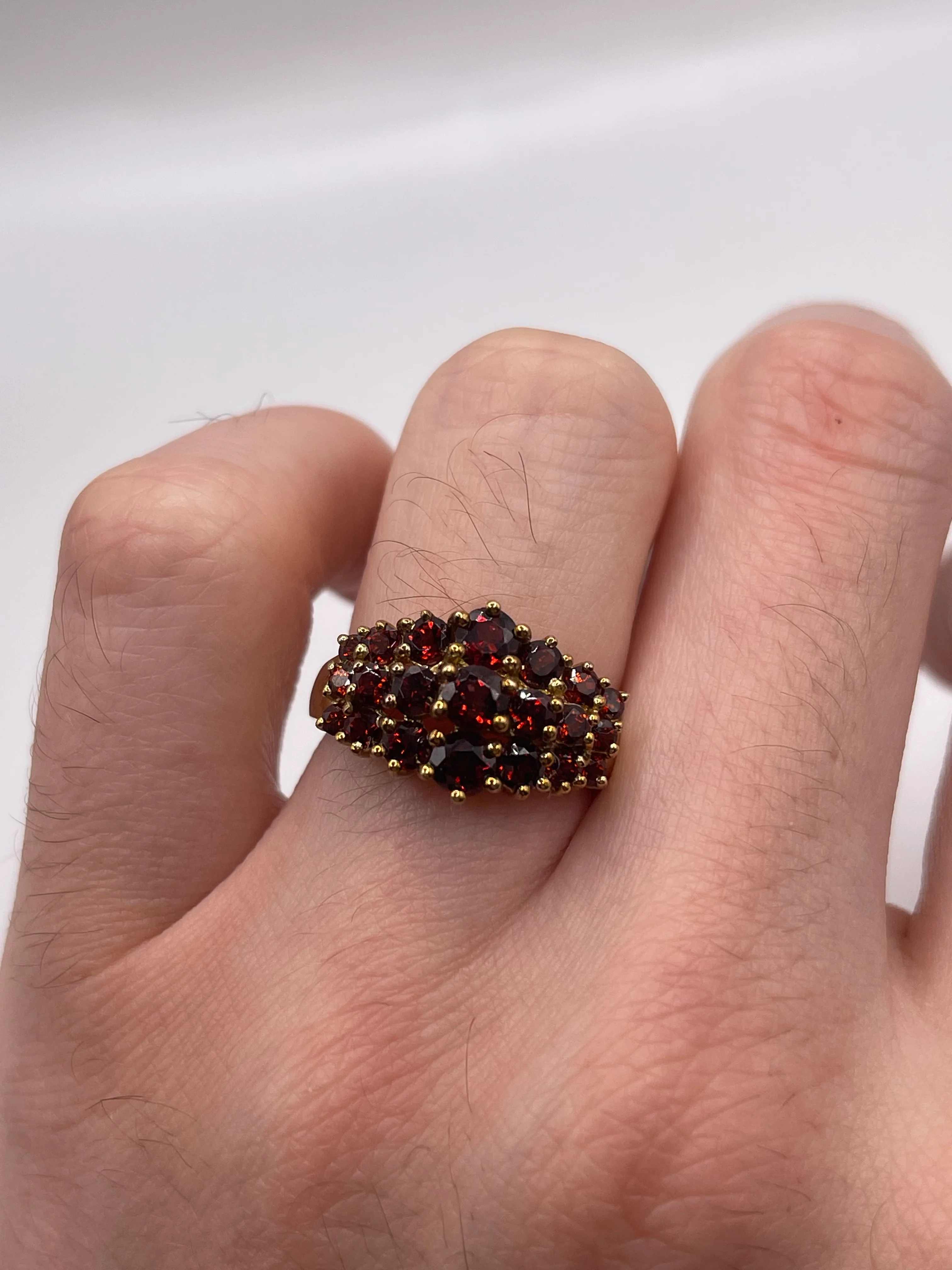 9ct gold garnet cluster ring - Image 4
