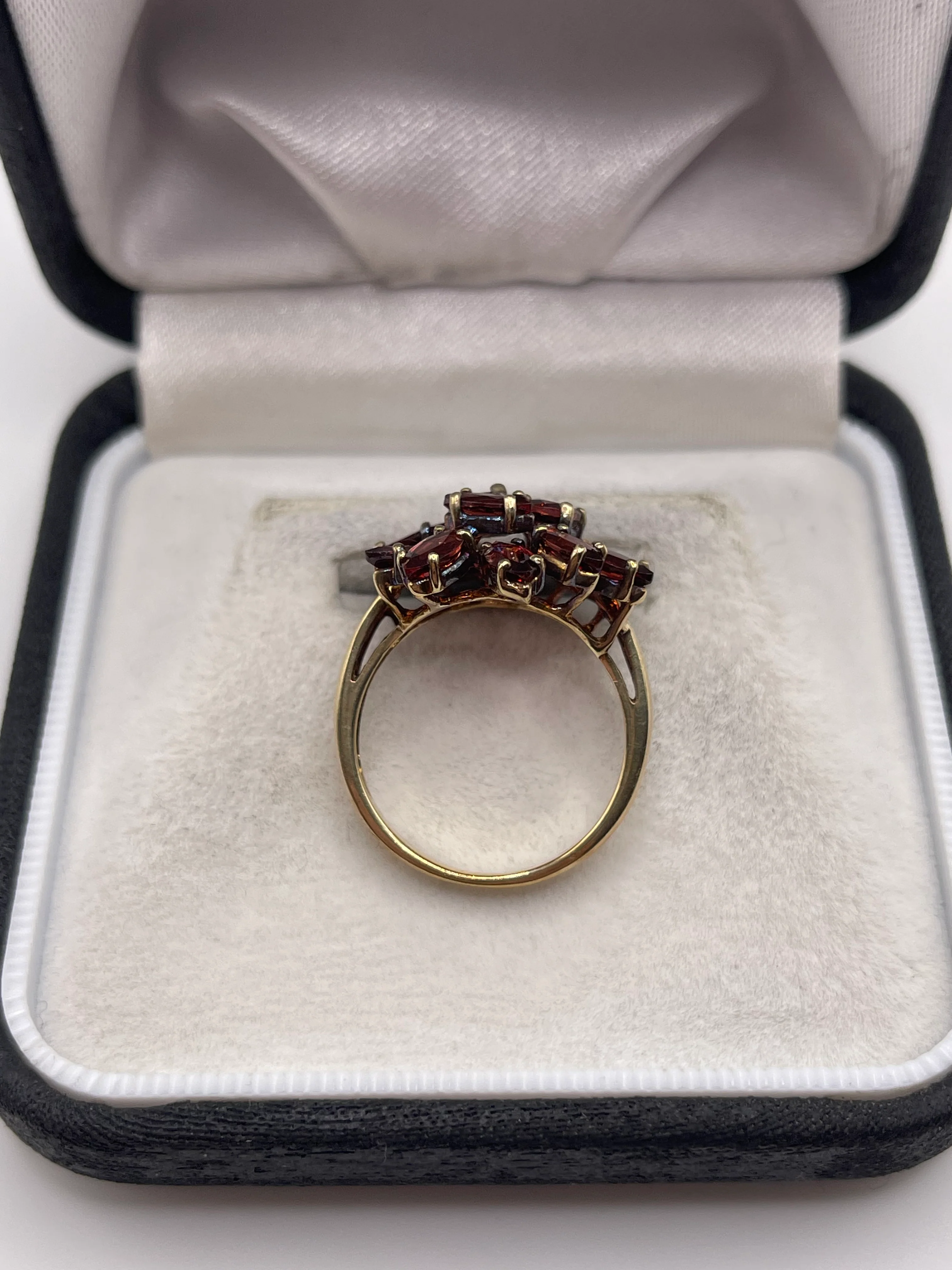 9ct gold garnet cluster ring - Image 3