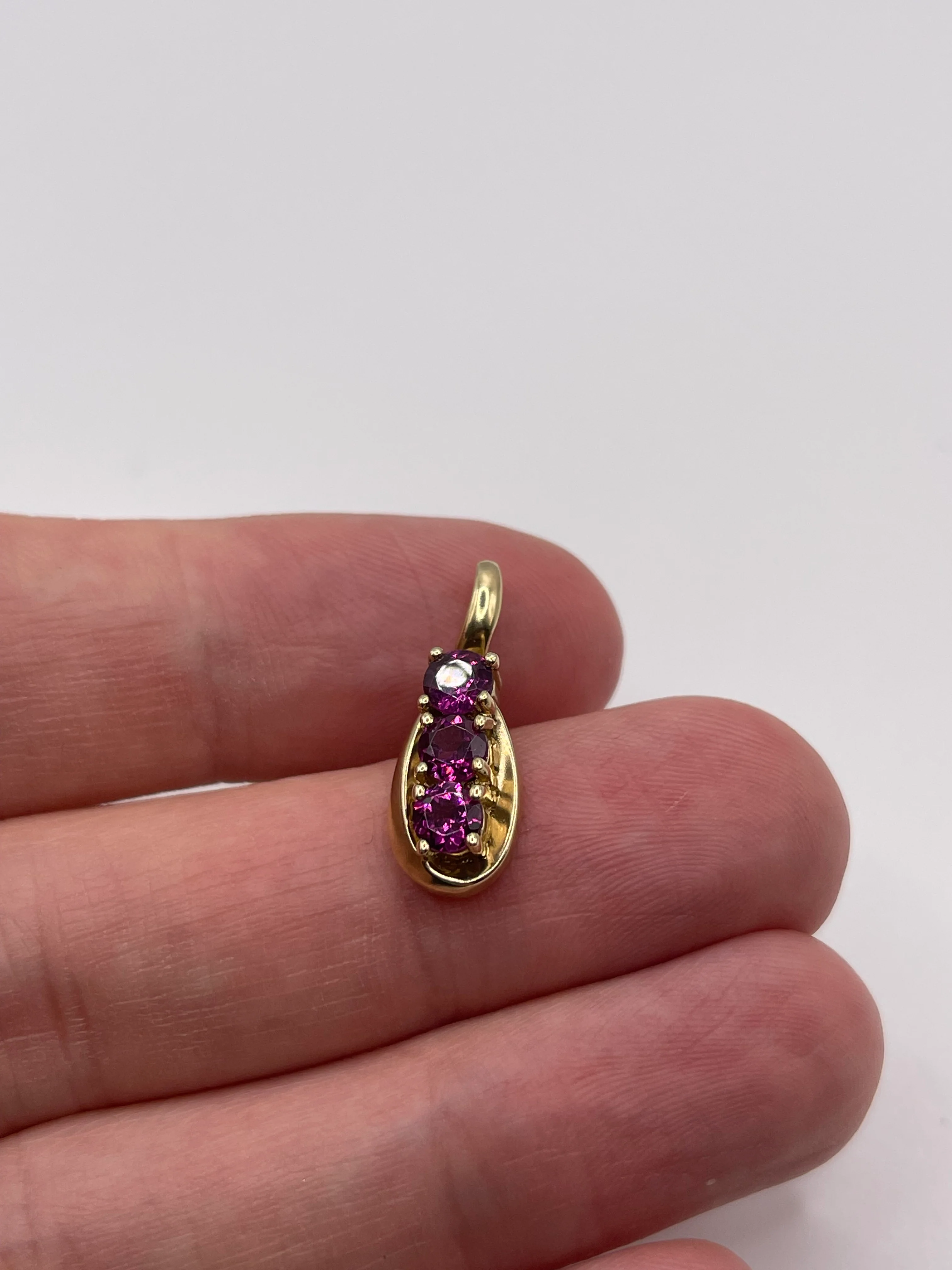 9ct gold garnet pendant - Image 2