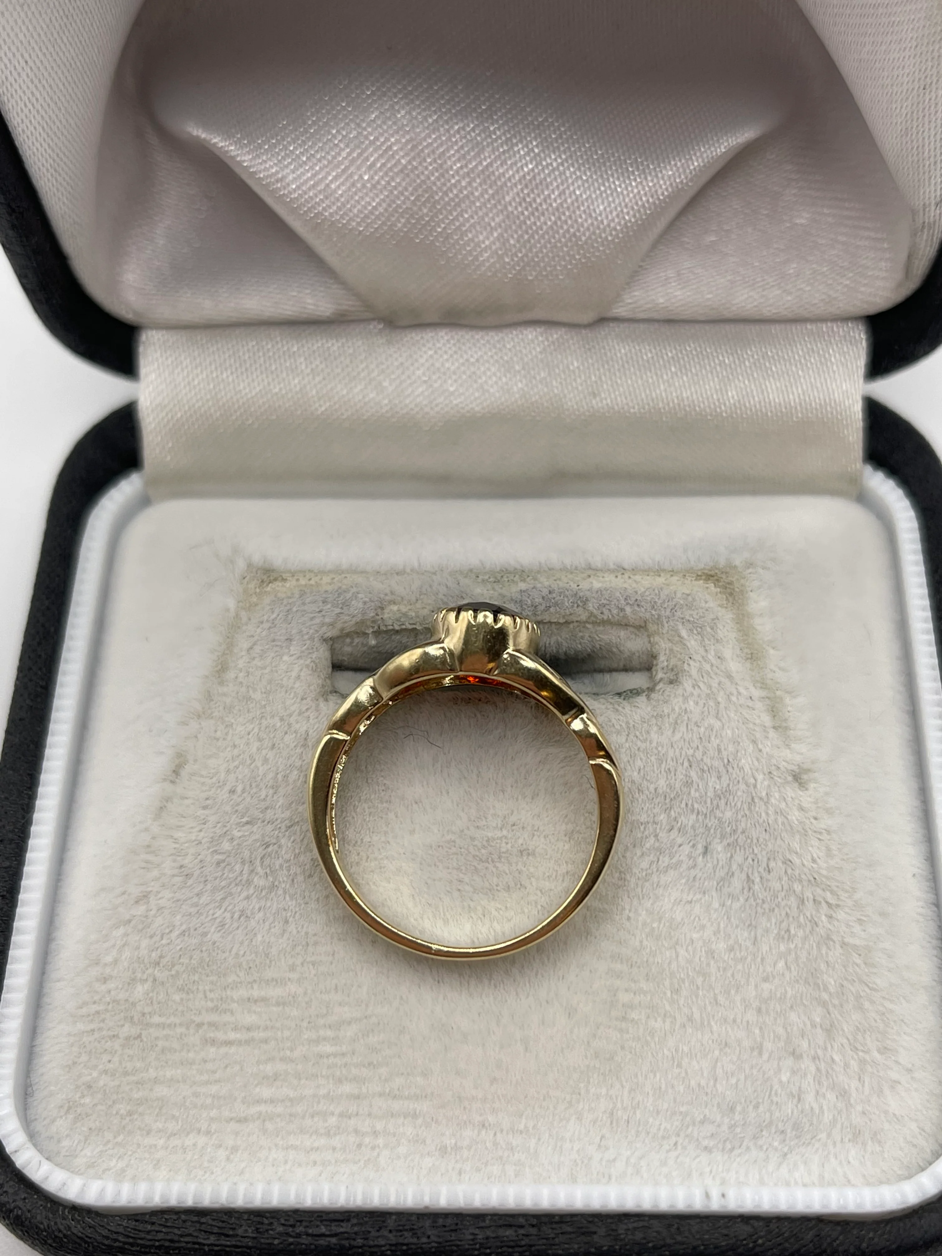 9ct gold garnet ring - Image 3