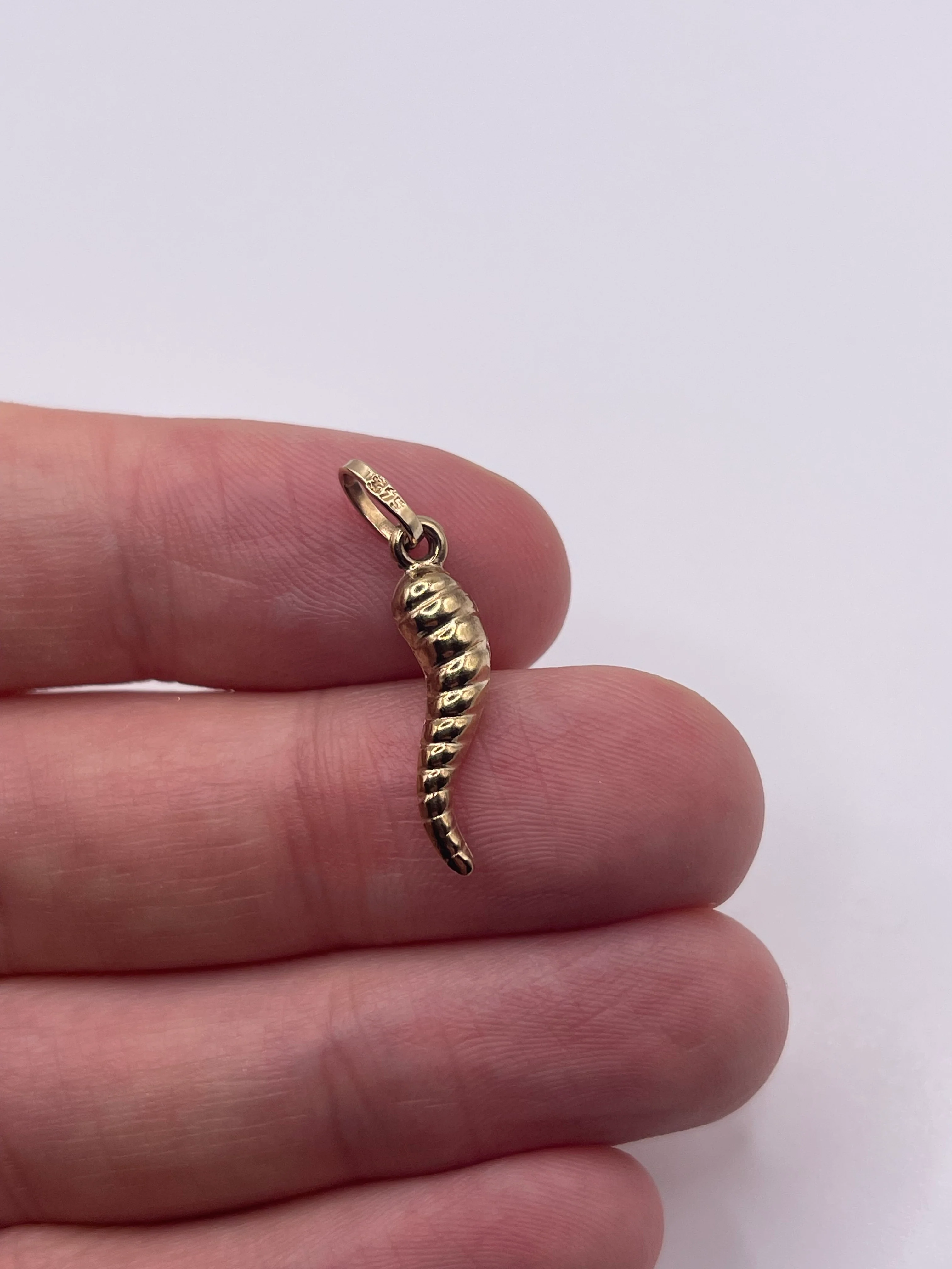 9ct gold horn of plenty charm