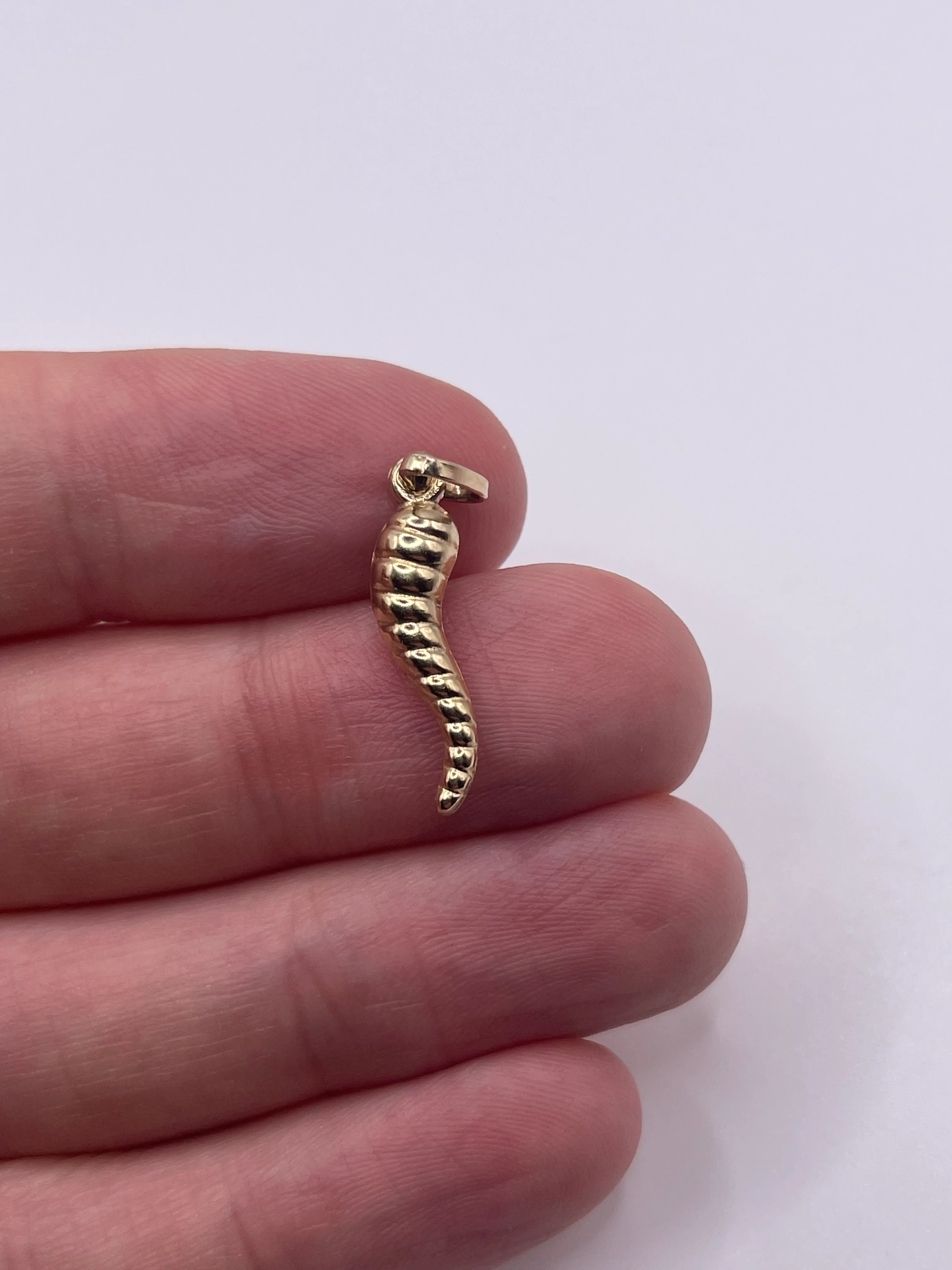 9ct gold horn of plenty charm - Image 2