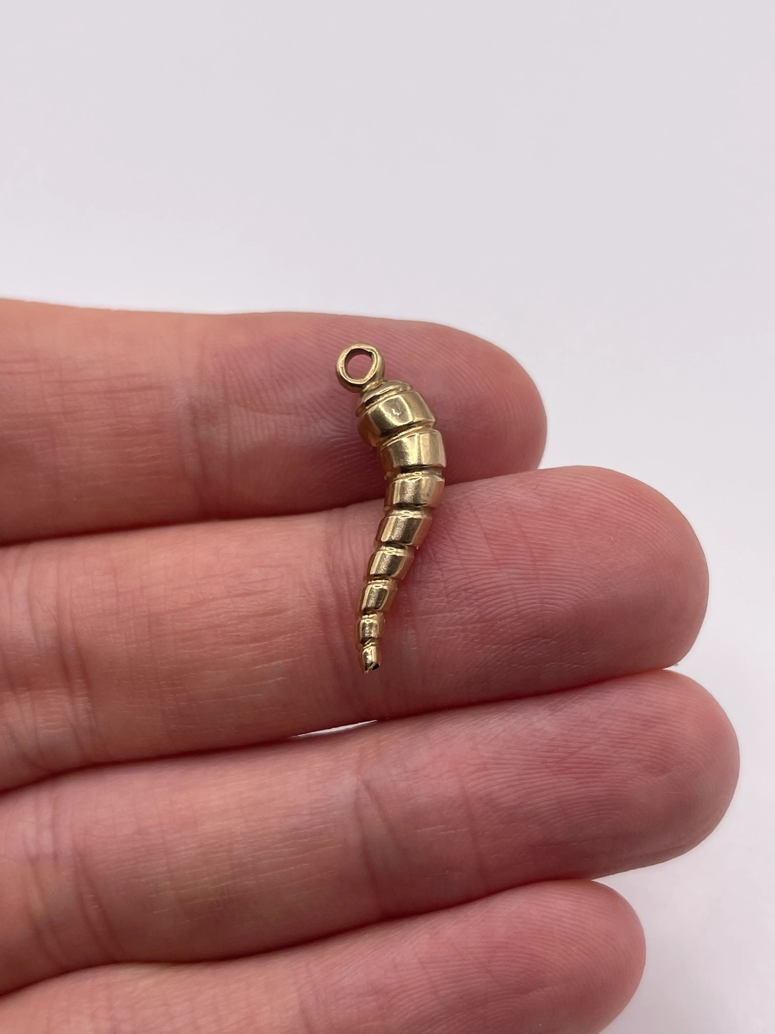 9ct gold horn of plenty pendant - Image 2
