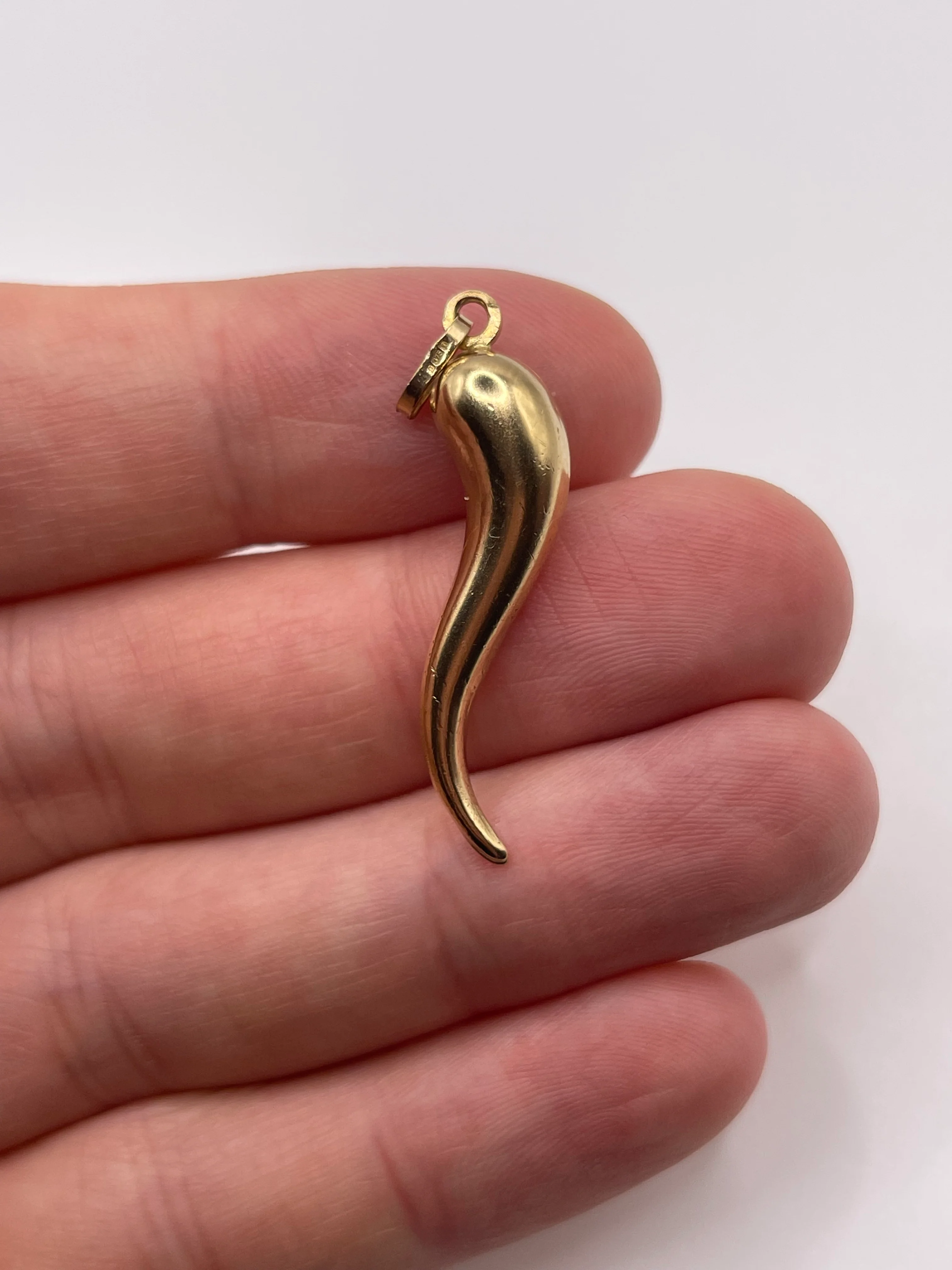 9ct gold horn of plenty pendant - Image 2