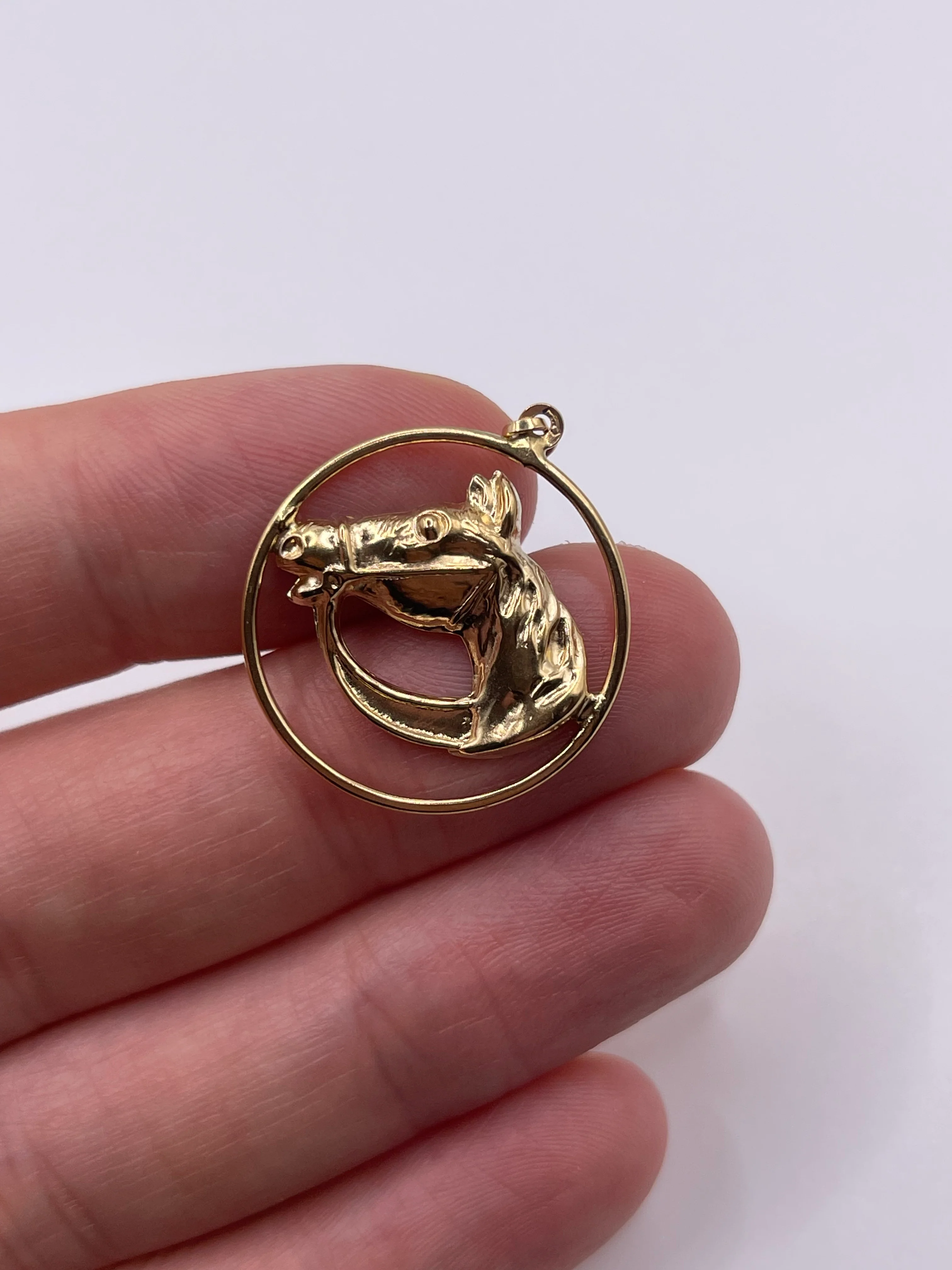 9ct gold horse pendant