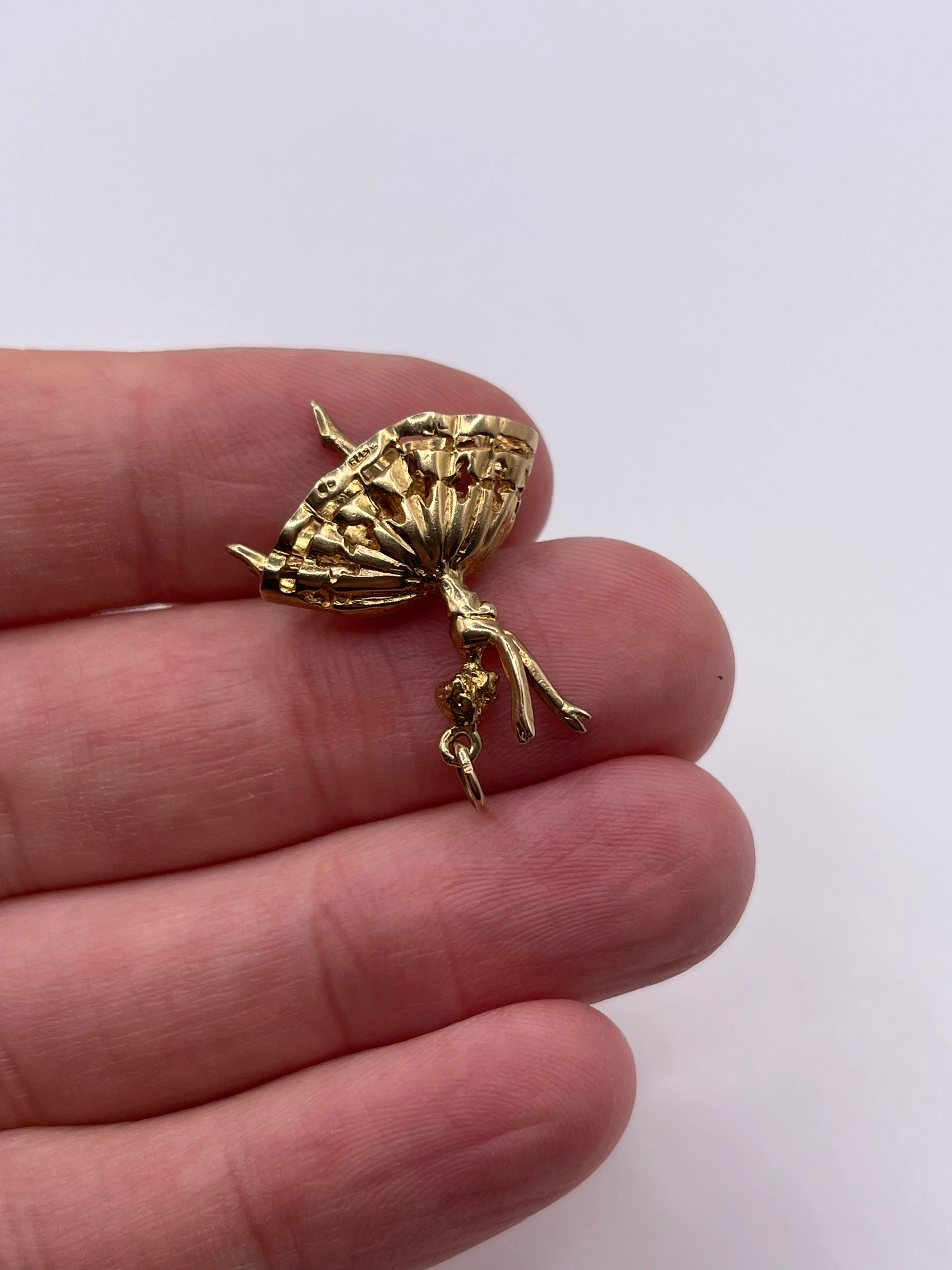 9ct gold hula dancer charm - Image 2
