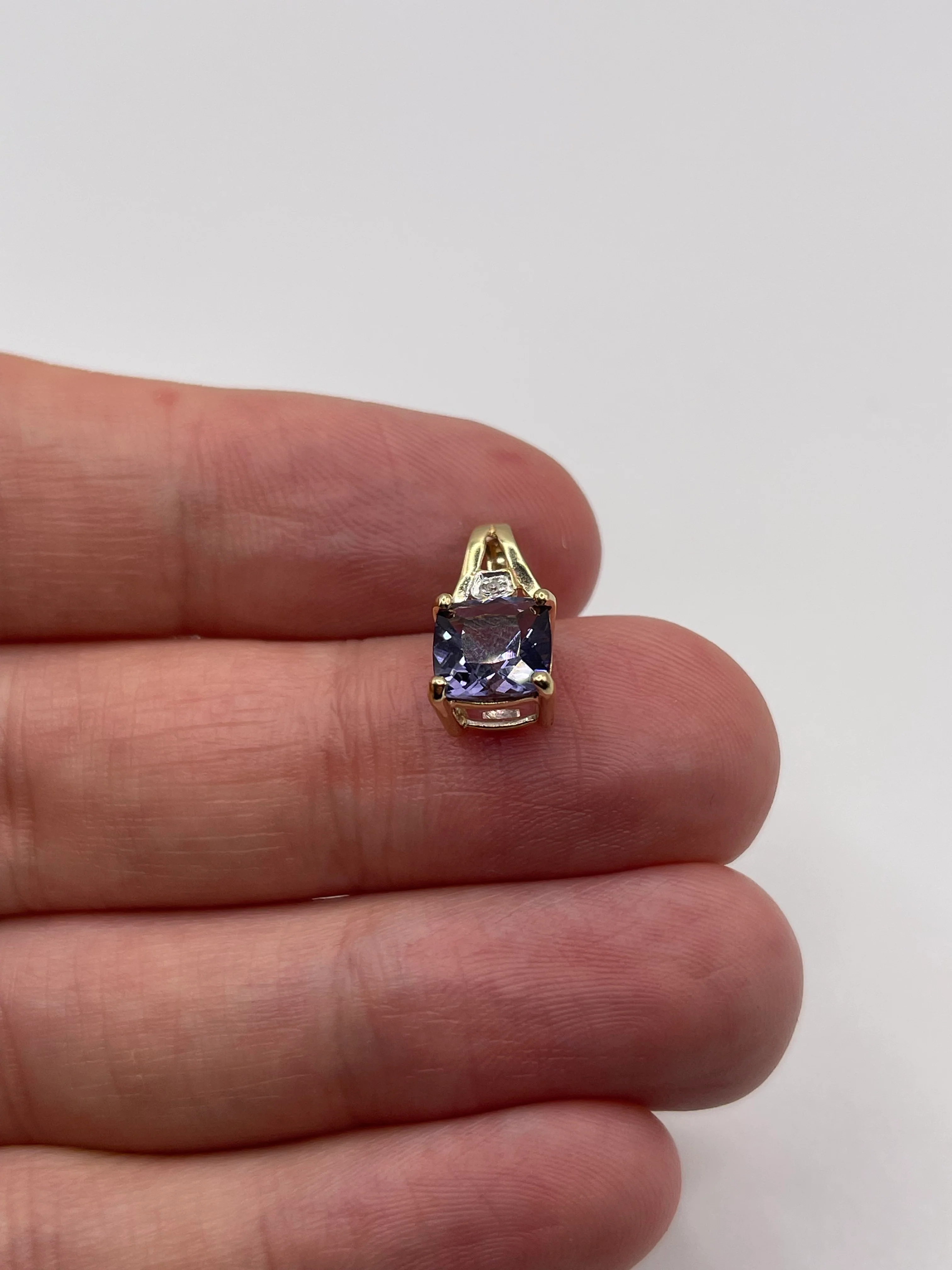 9ct gold iolite and diamond pendant - Image 2