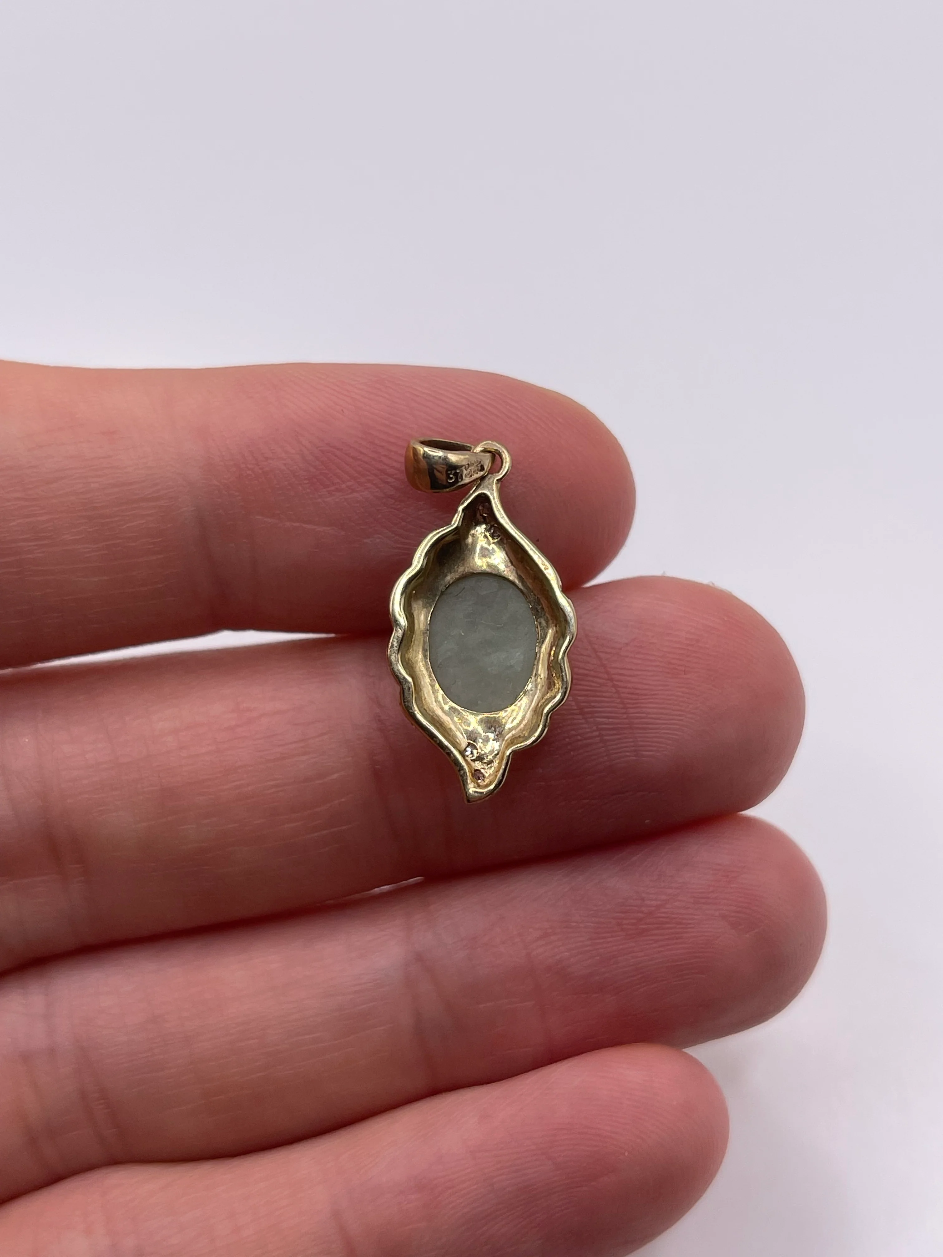 9ct gold jade and diamond pendant - Image 2