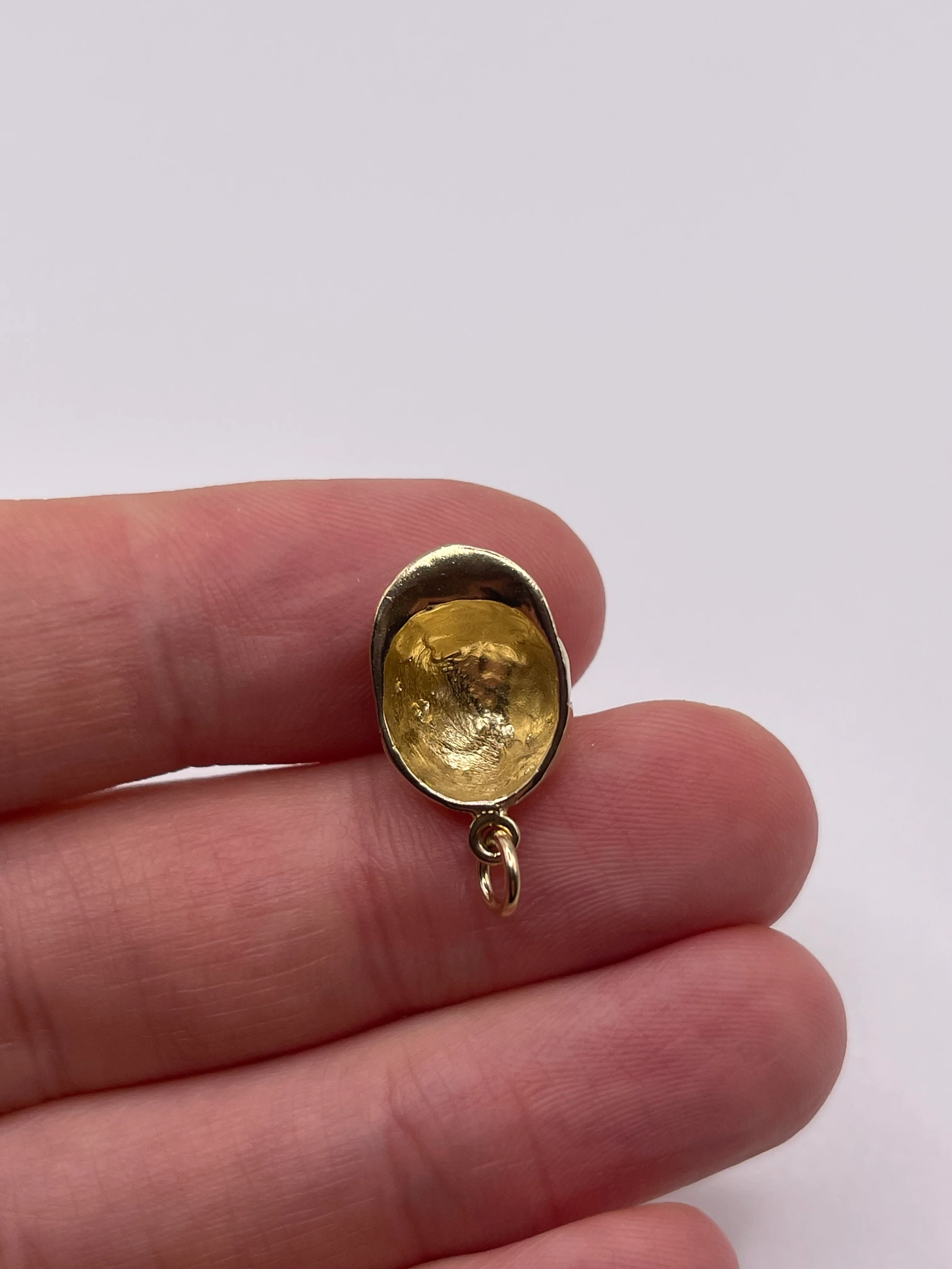 9ct gold jockey cap charm - Image 2