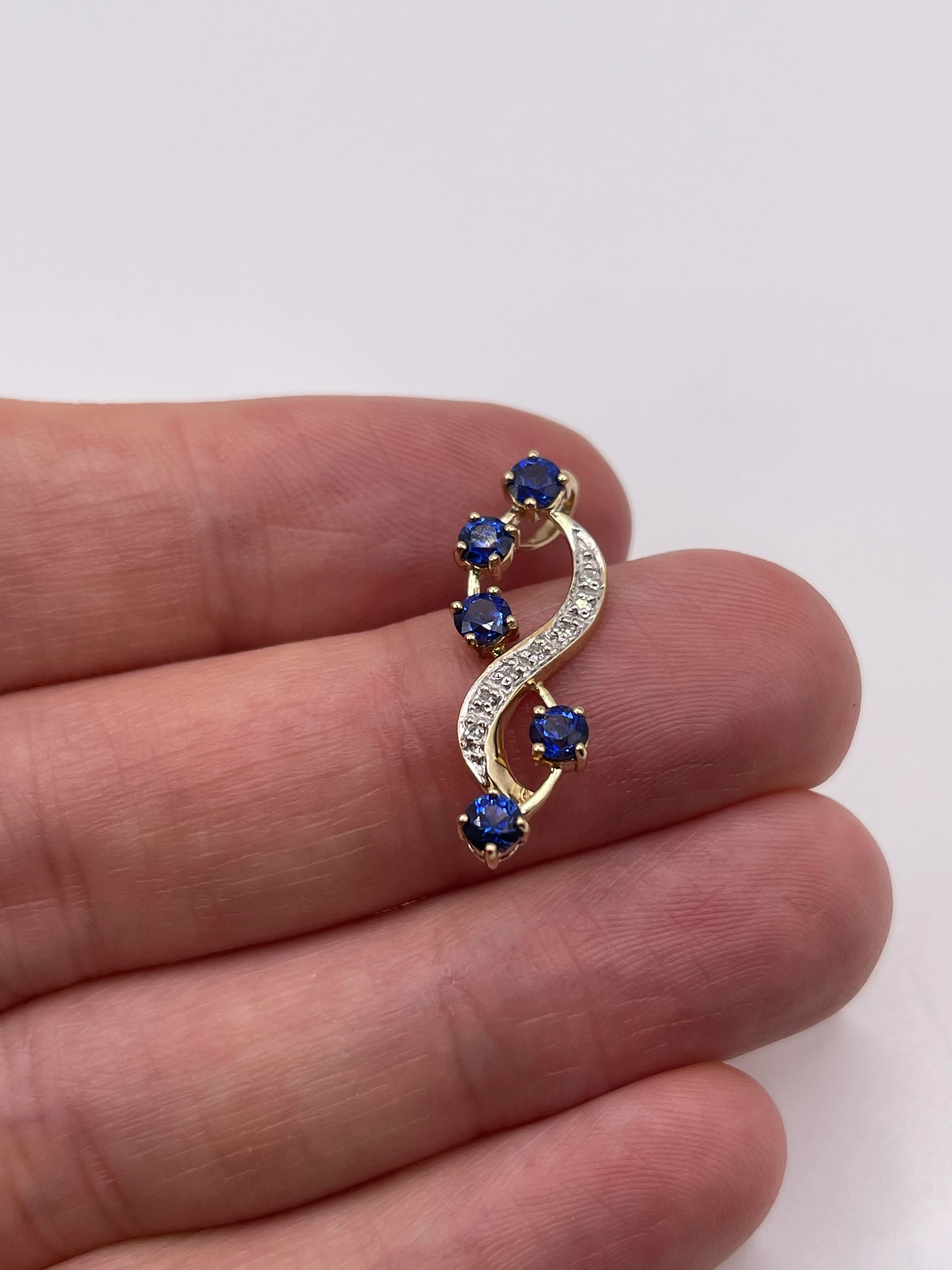 9ct gold kyanite and diamond pendant - Image 2