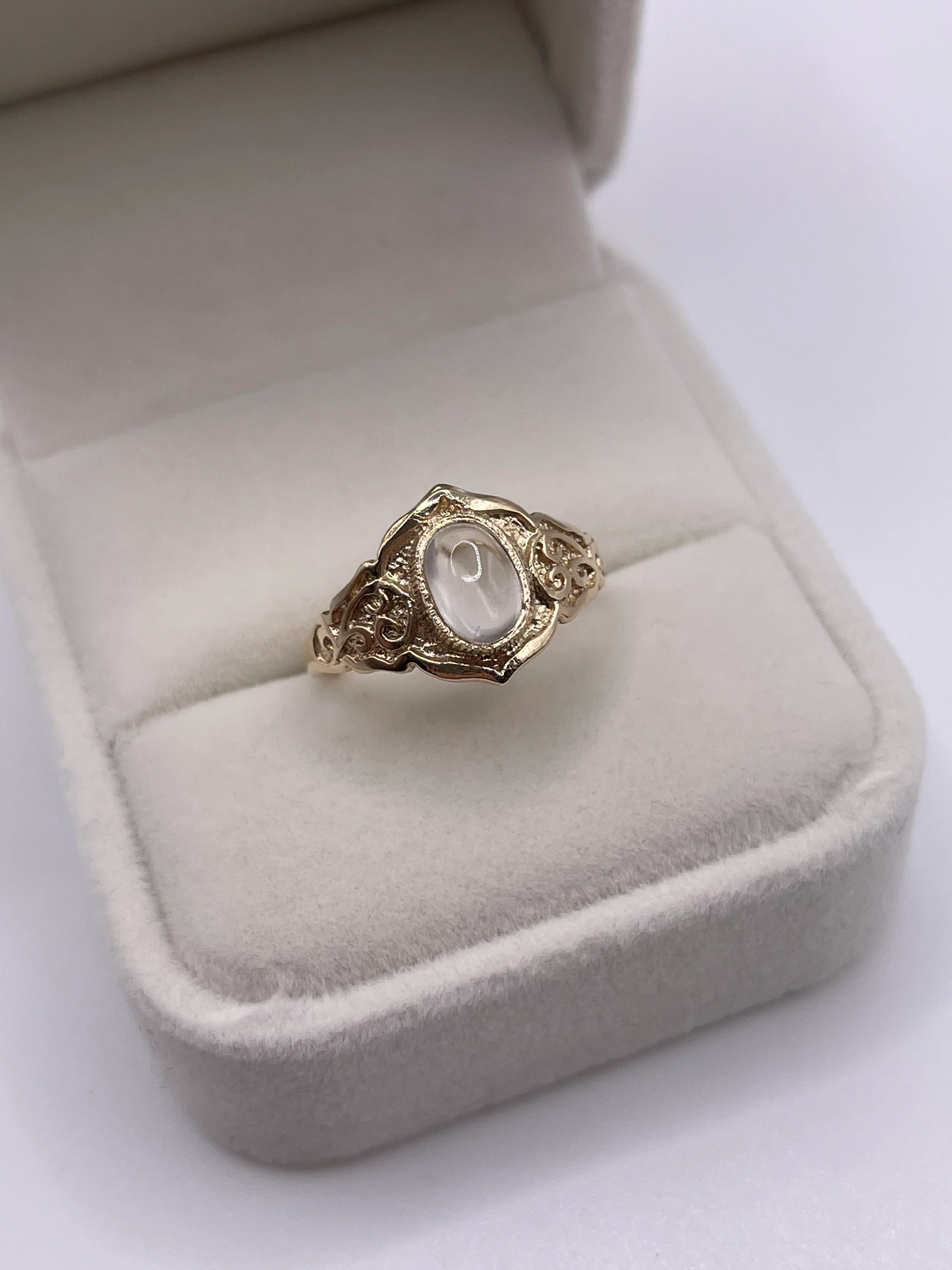 9ct gold moonstone ring - Image 2