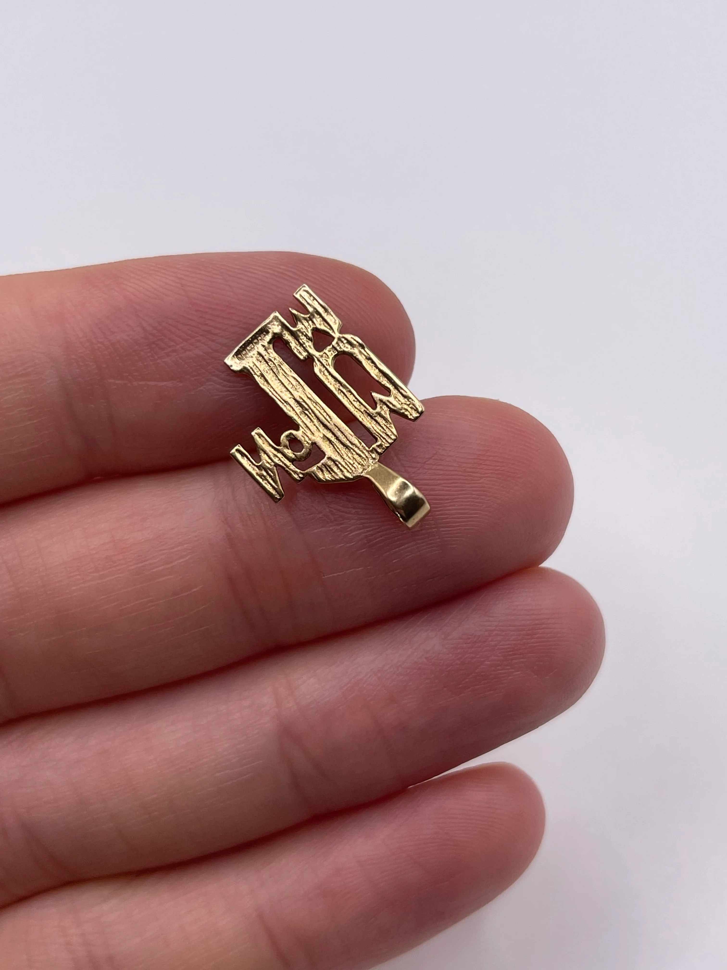 9ct gold mum pendant - Image 2