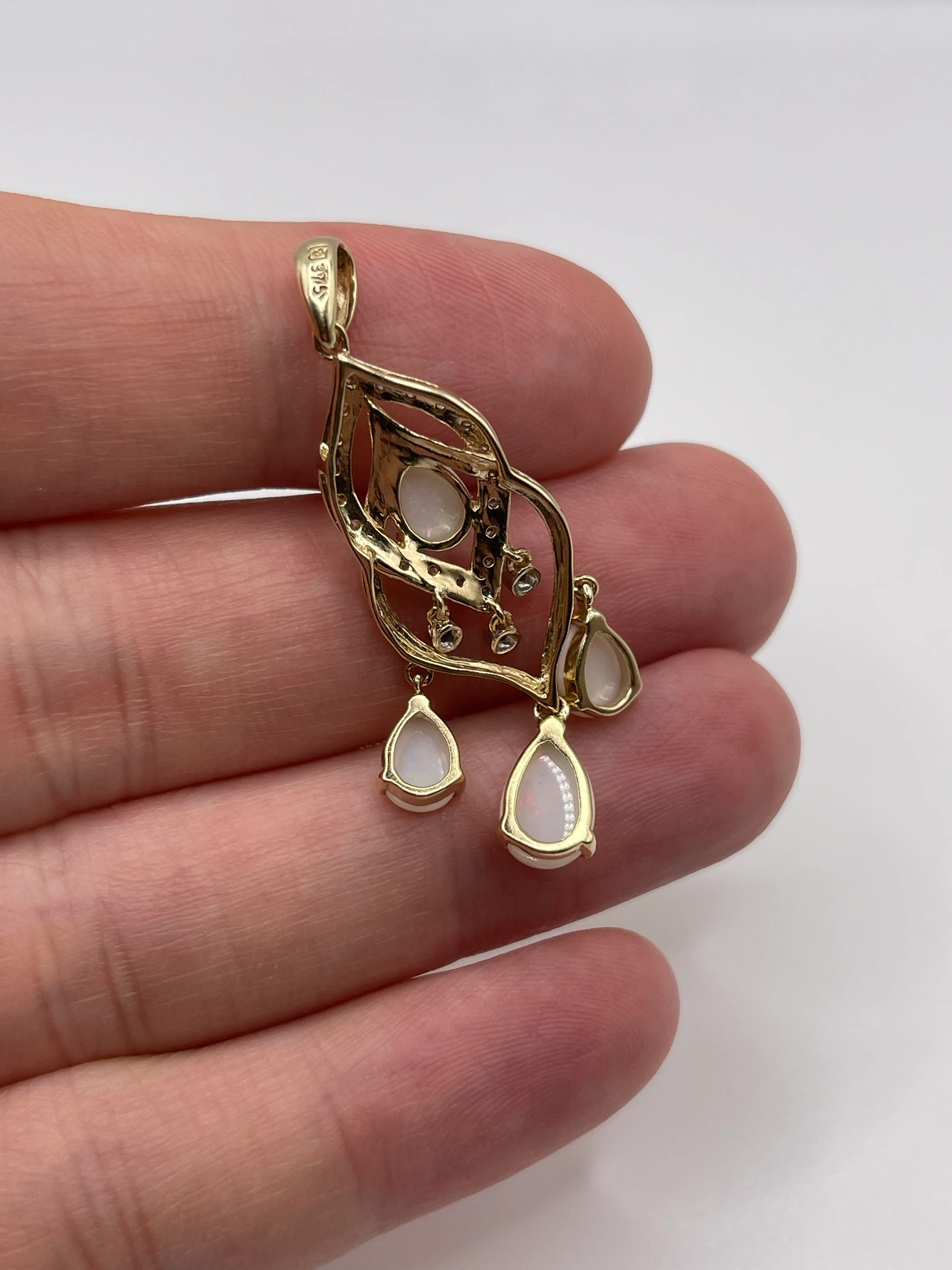 9ct gold opal and diamond pendant - Image 2