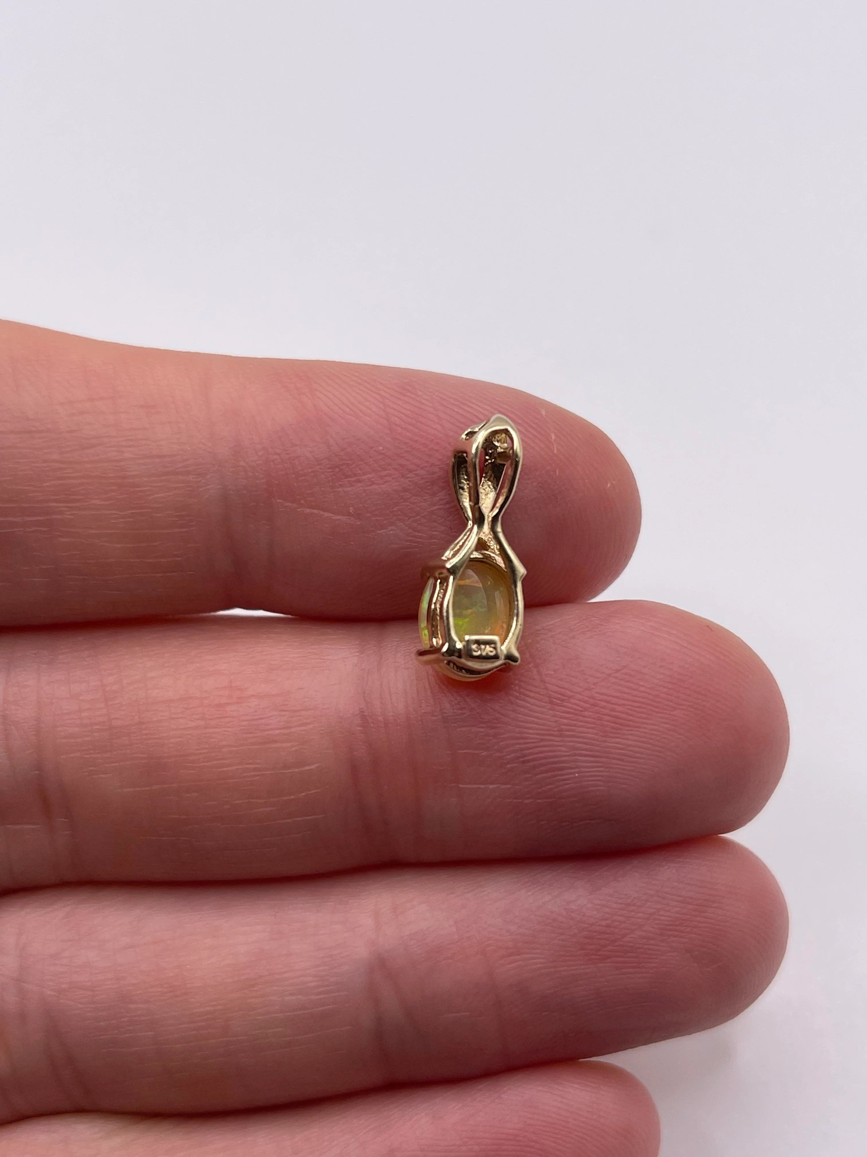 9ct gold opal and diamond pendant - Image 2