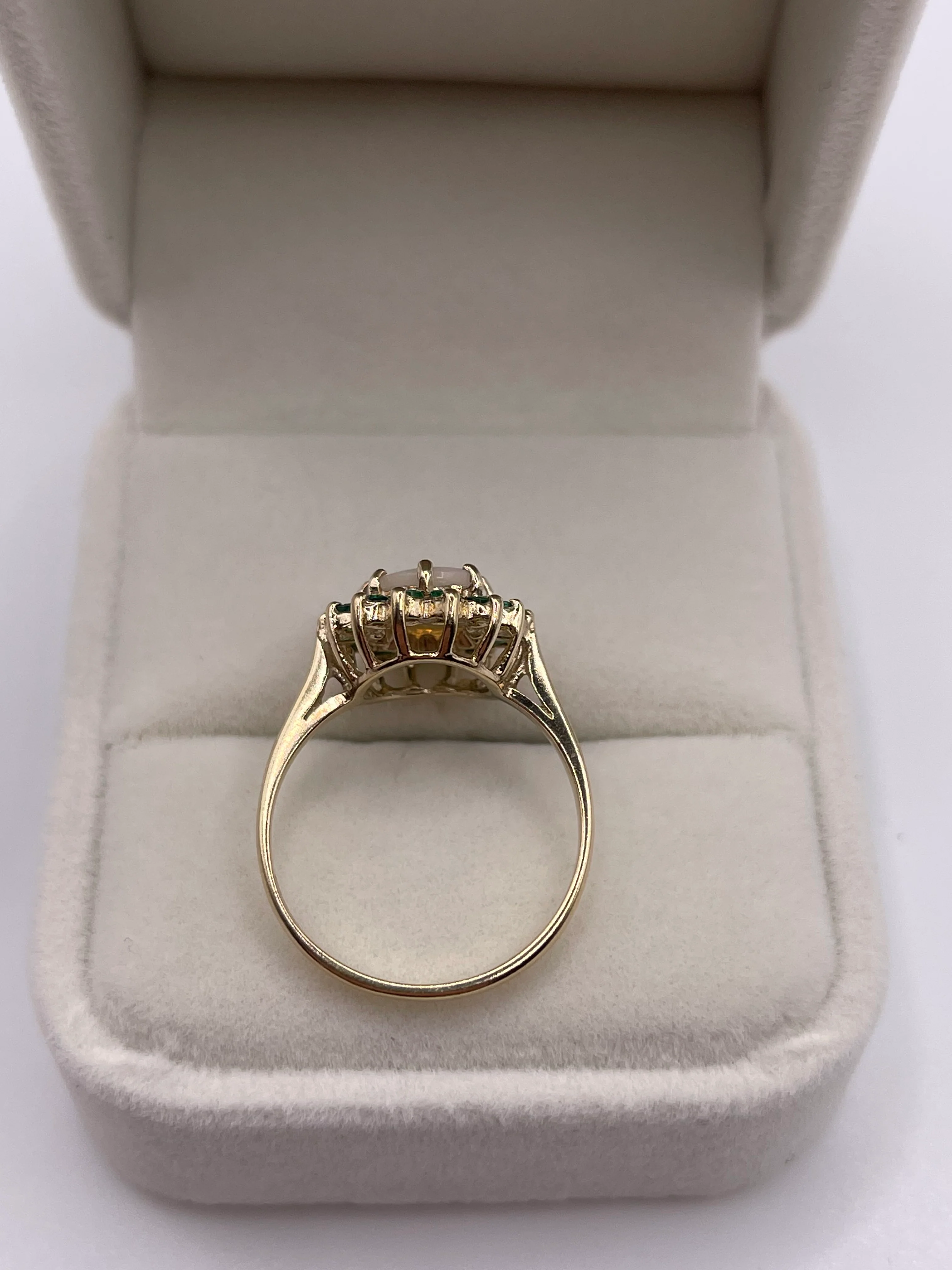 9ct gold opal and emerald ring - Image 3