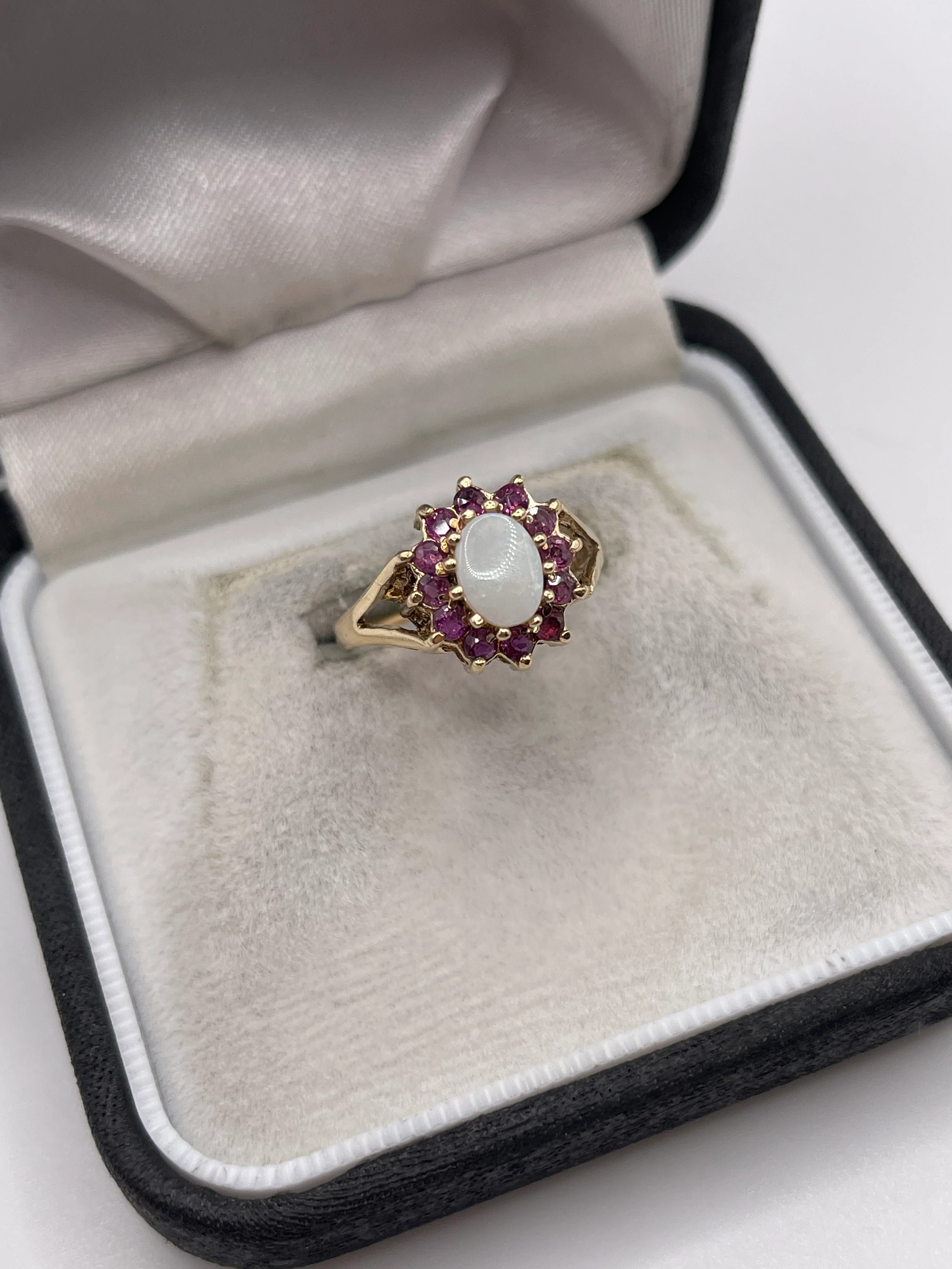 9ct gold opal and ruby ring - Image 2