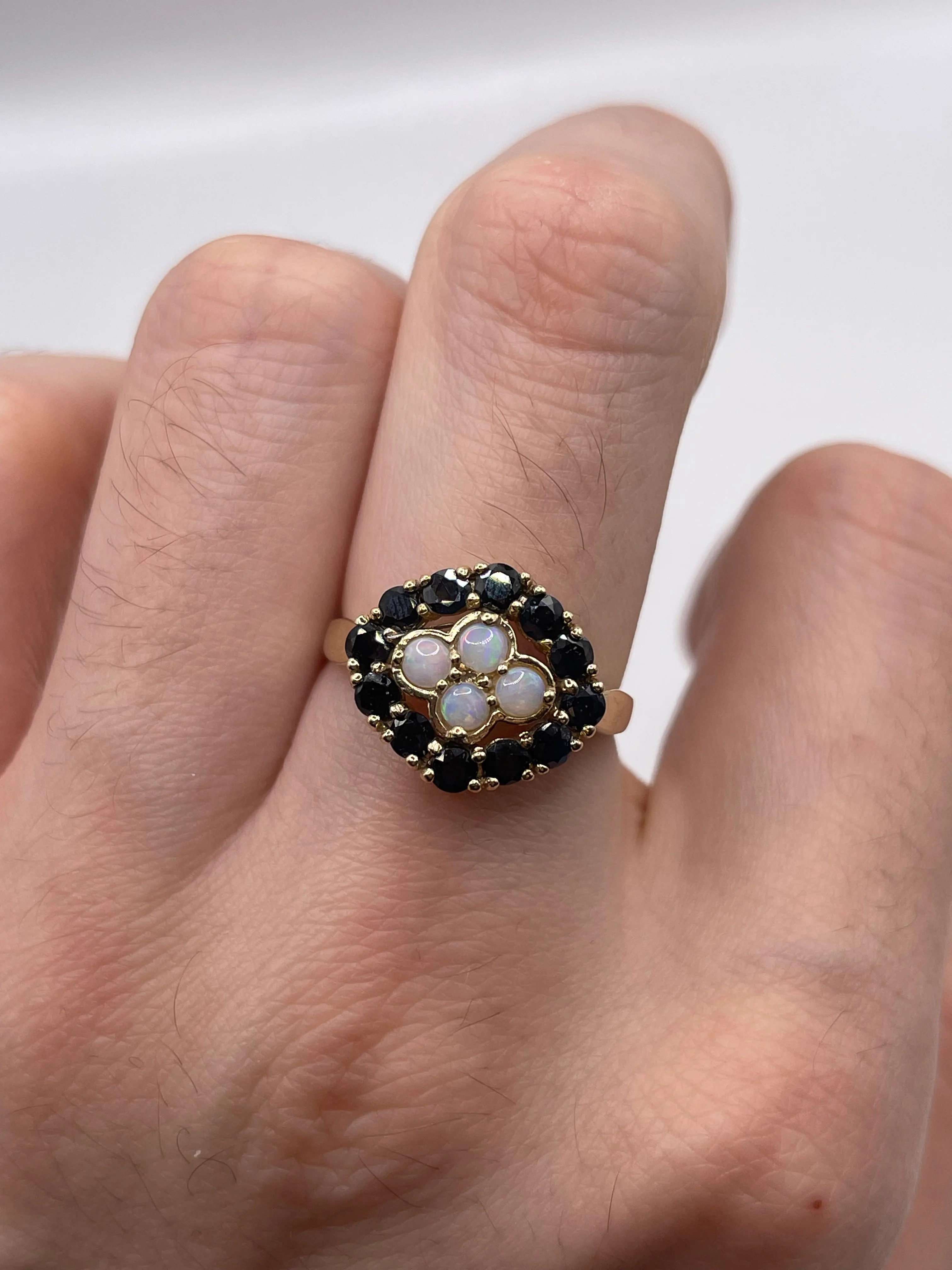 9ct gold opal and sapphire cluster ring - Image 4