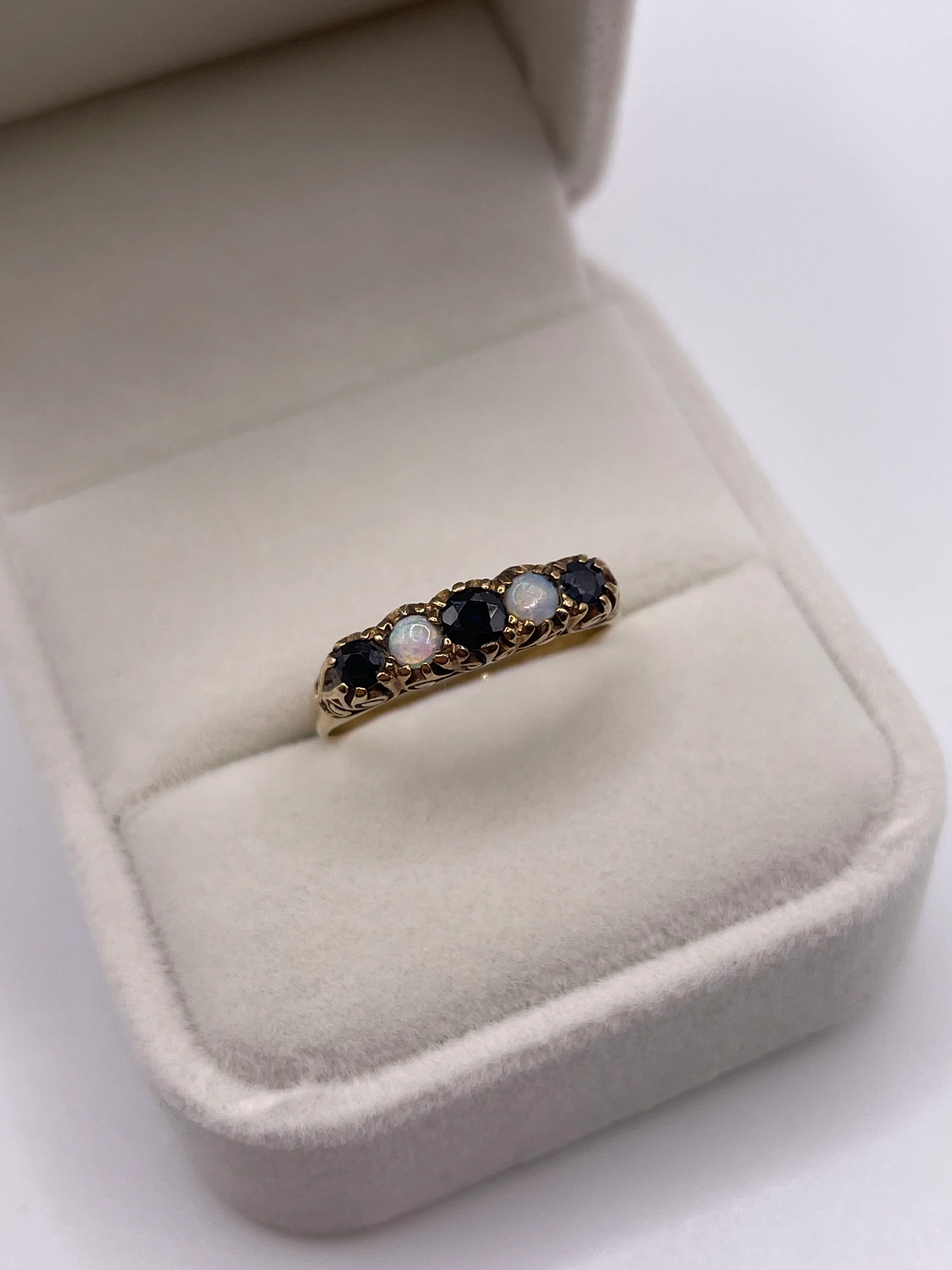 9ct gold opal and sapphire ring - Image 2