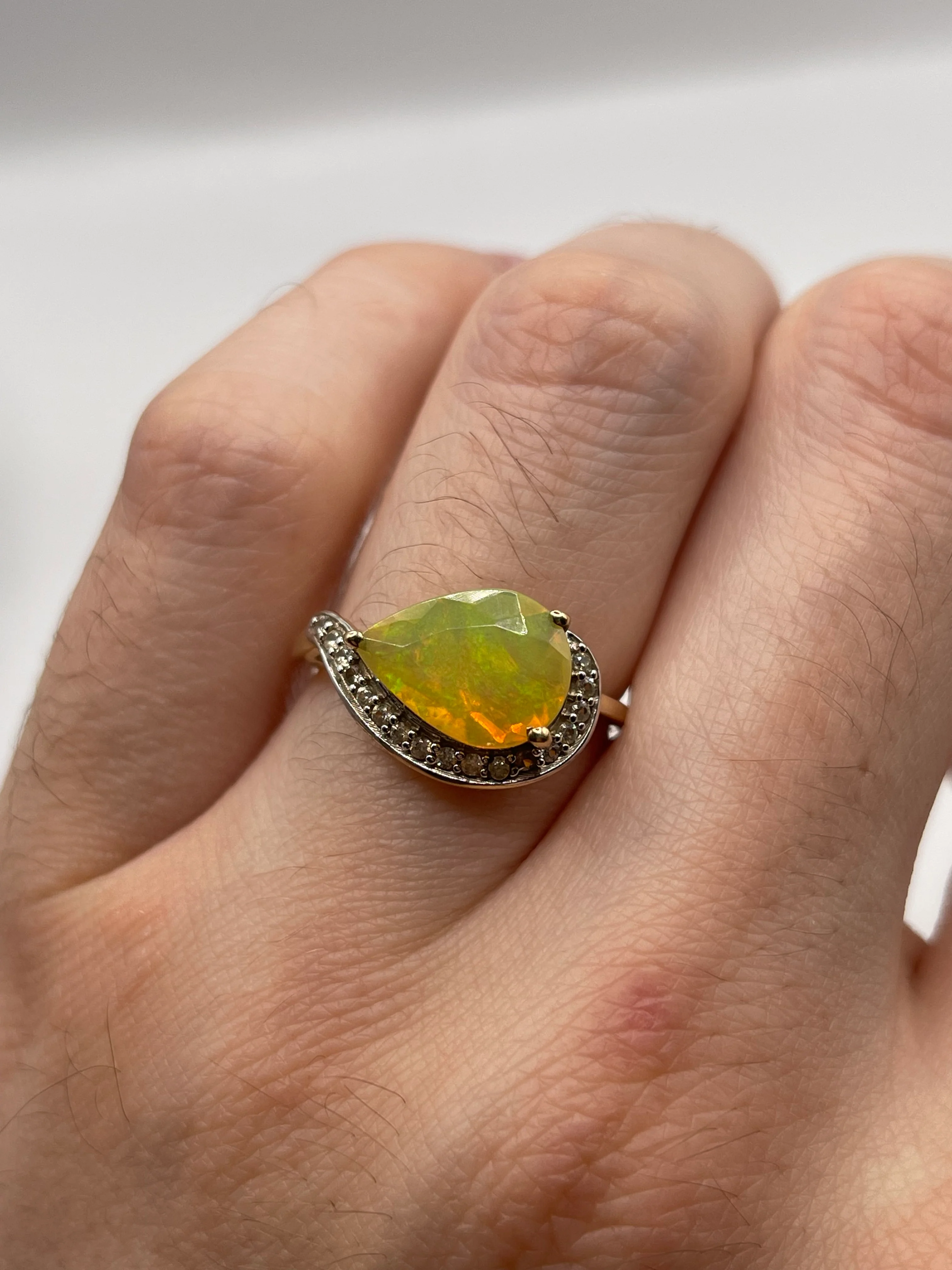 9ct gold opal and zircon ring - Image 4
