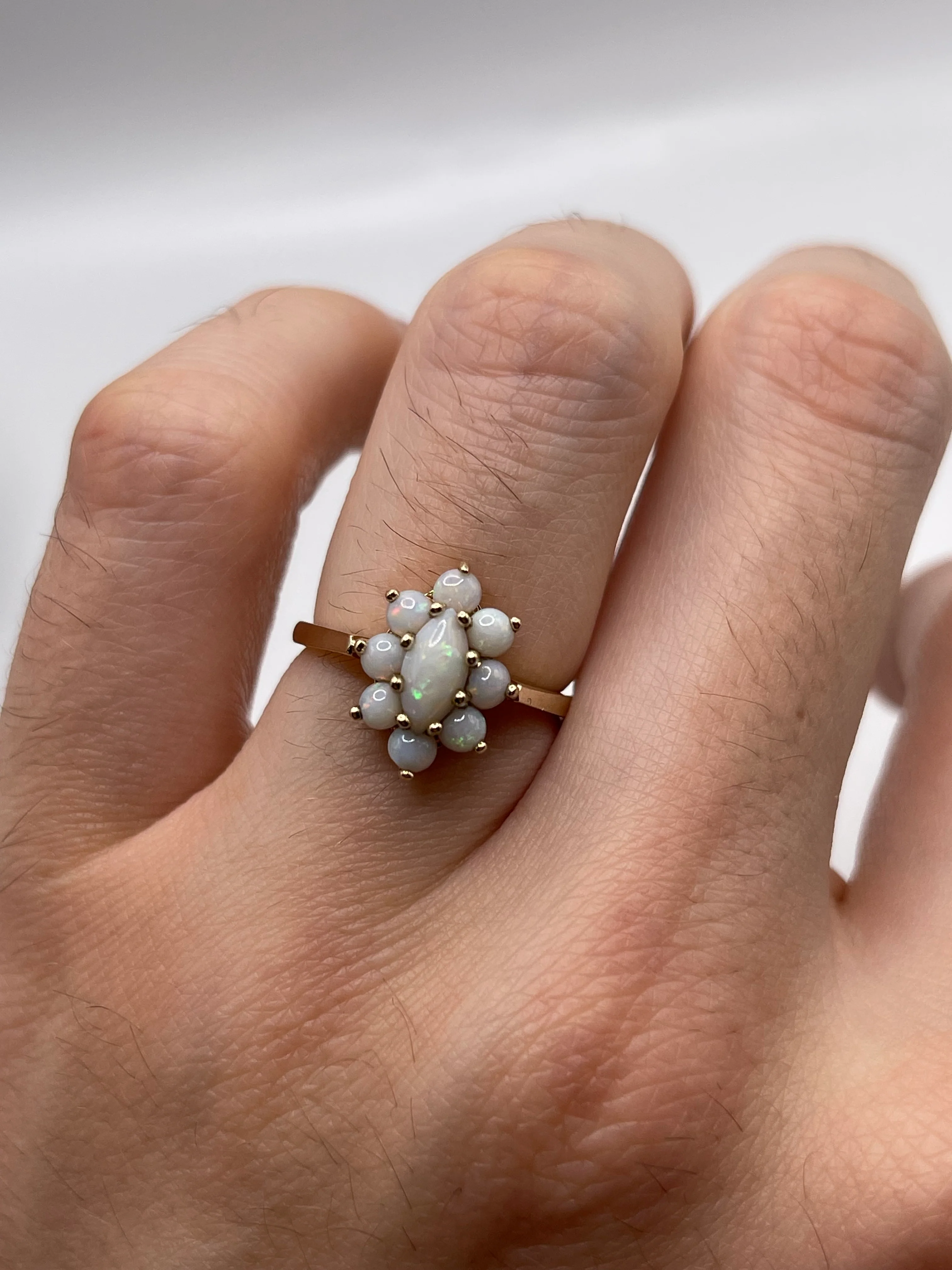 9ct gold opal cluster ring - Image 4