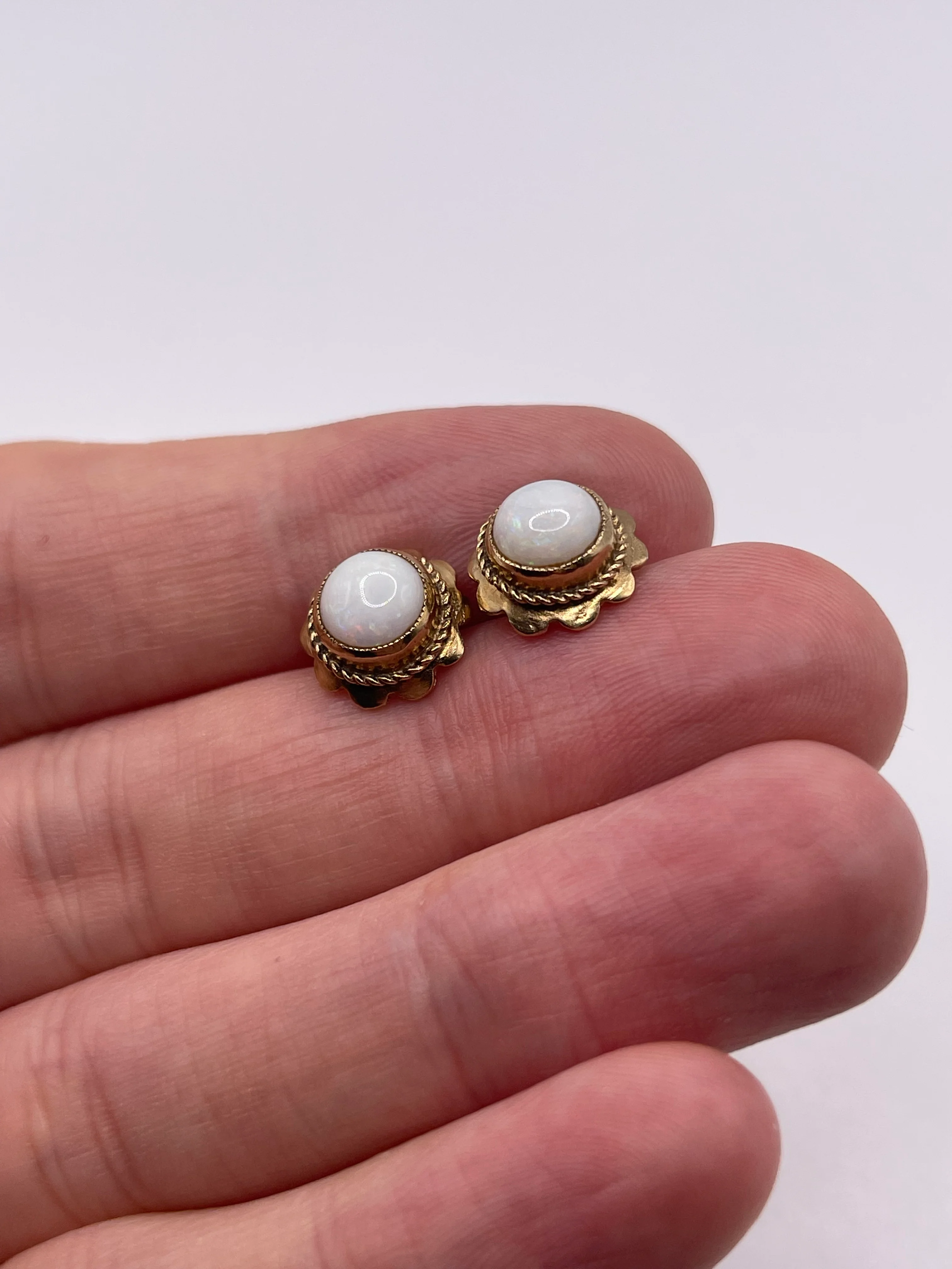 9ct gold opal earrings - Image 2