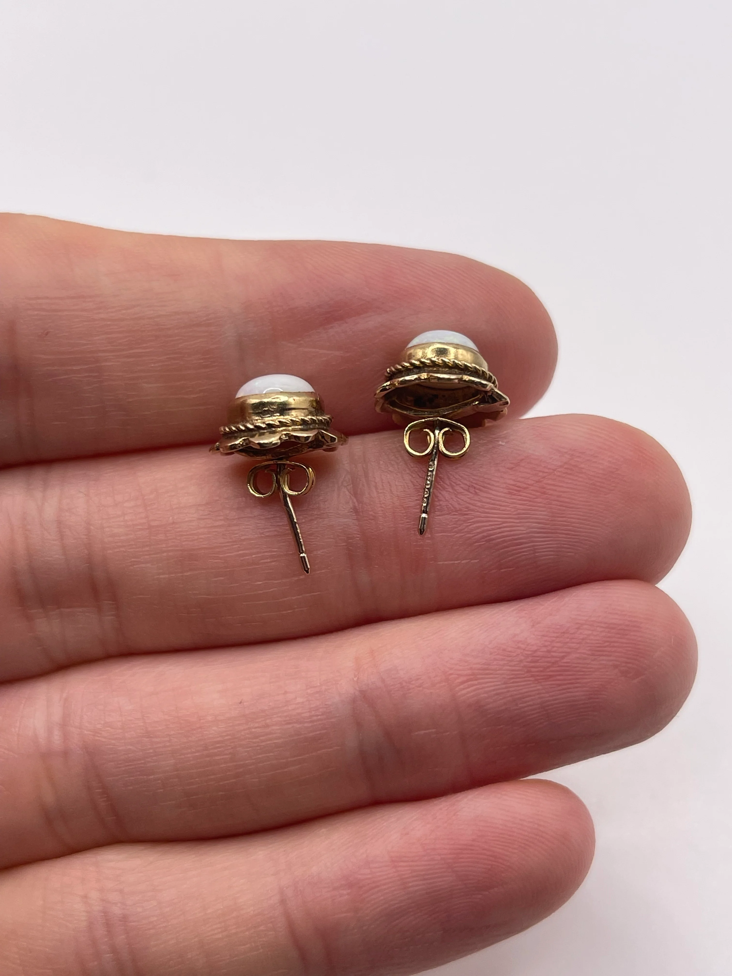 9ct gold opal earrings - Image 3