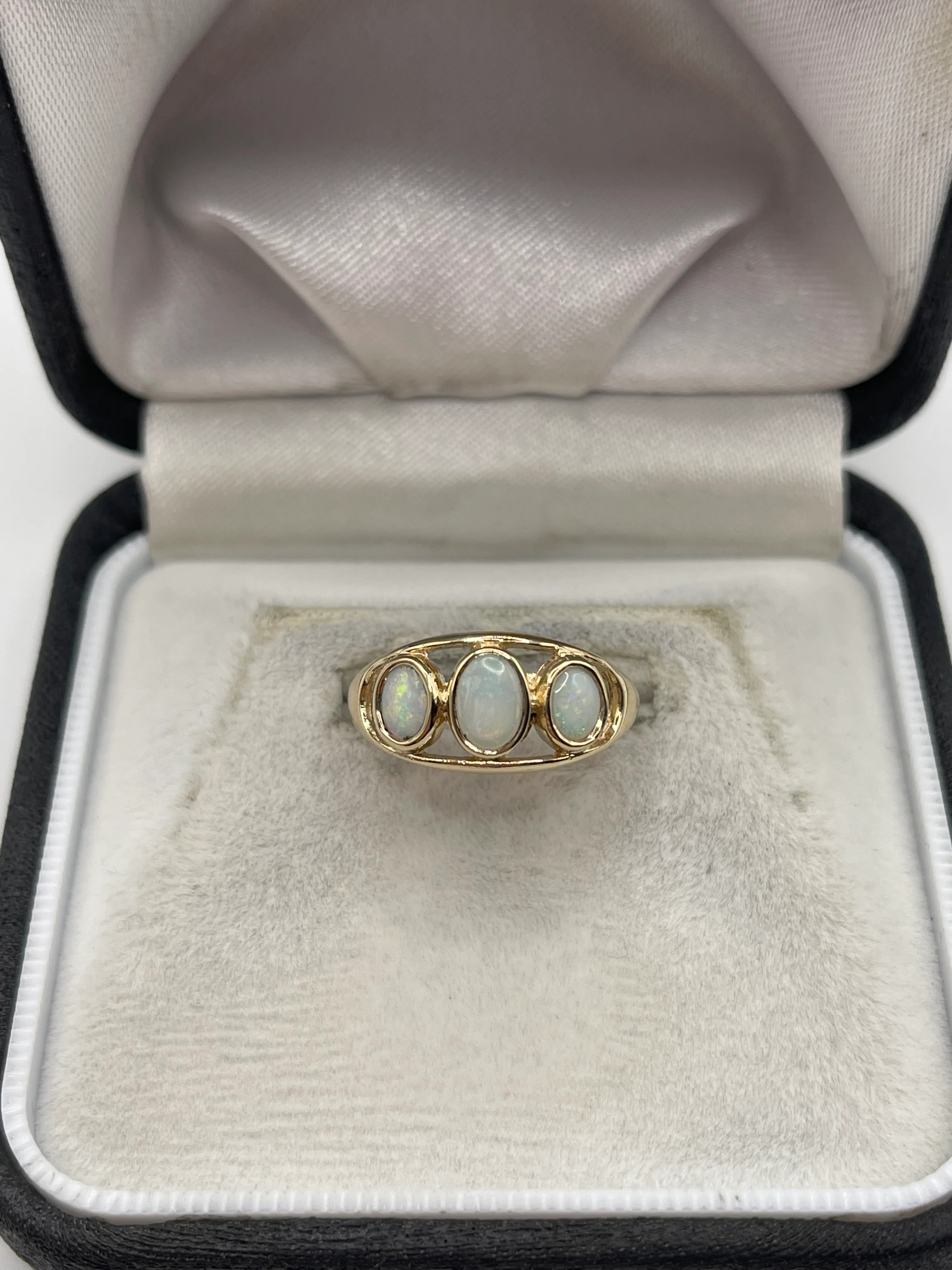 9ct gold opal ring