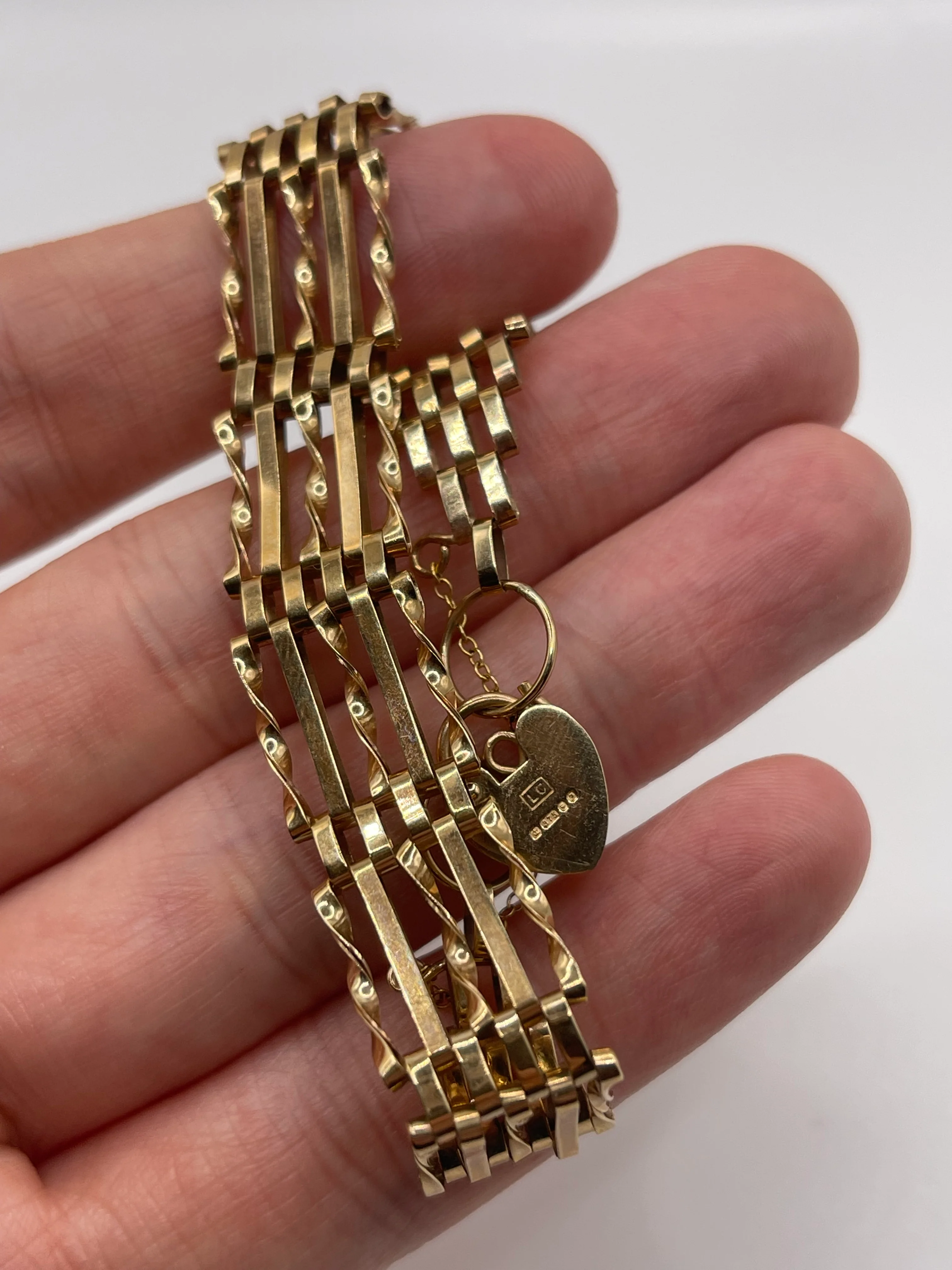 9ct gold padlock bracelet - Image 3