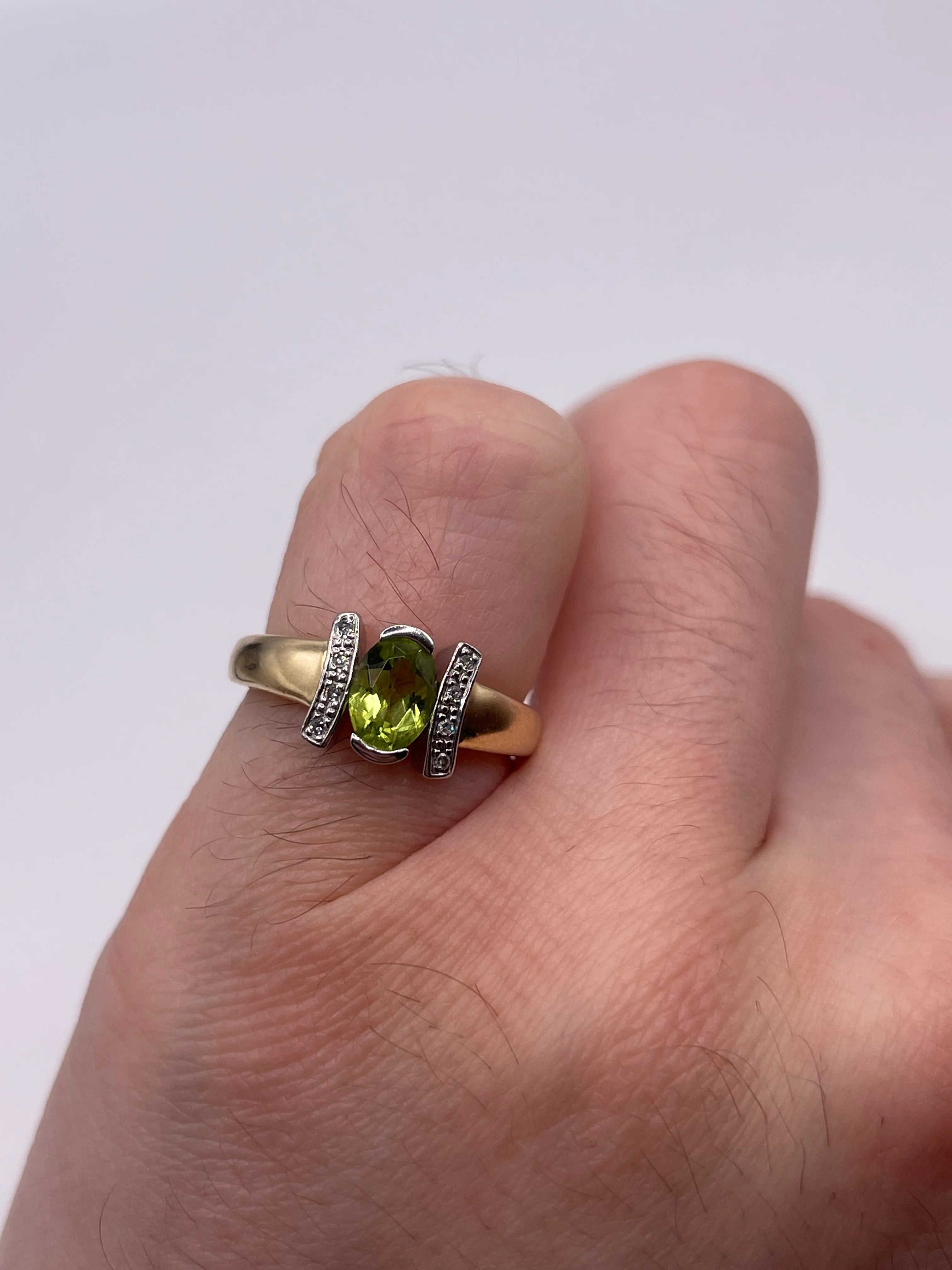 9ct gold peridot and diamond ring - Image 4