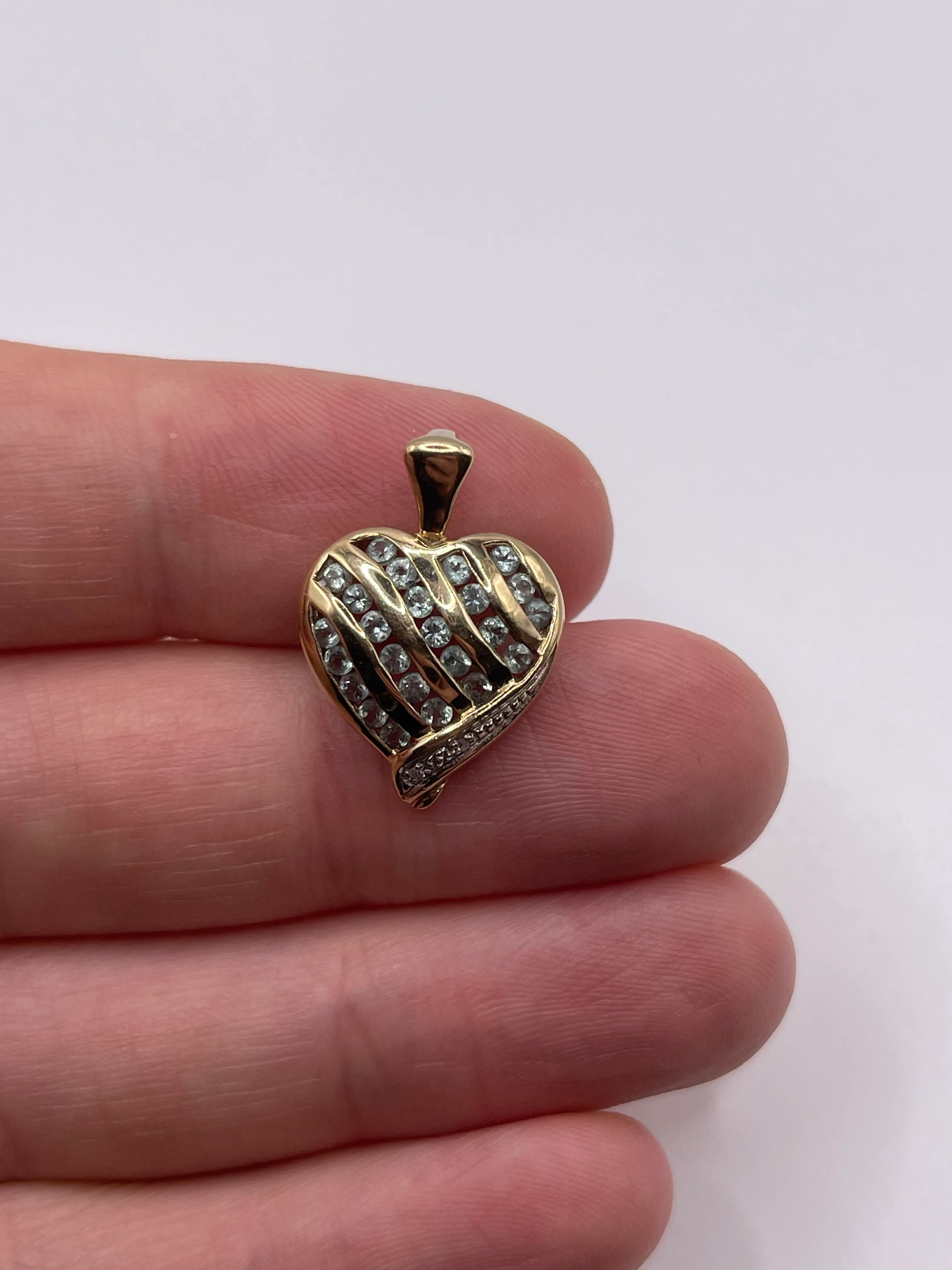9ct gold quartz and diamond heart pendant