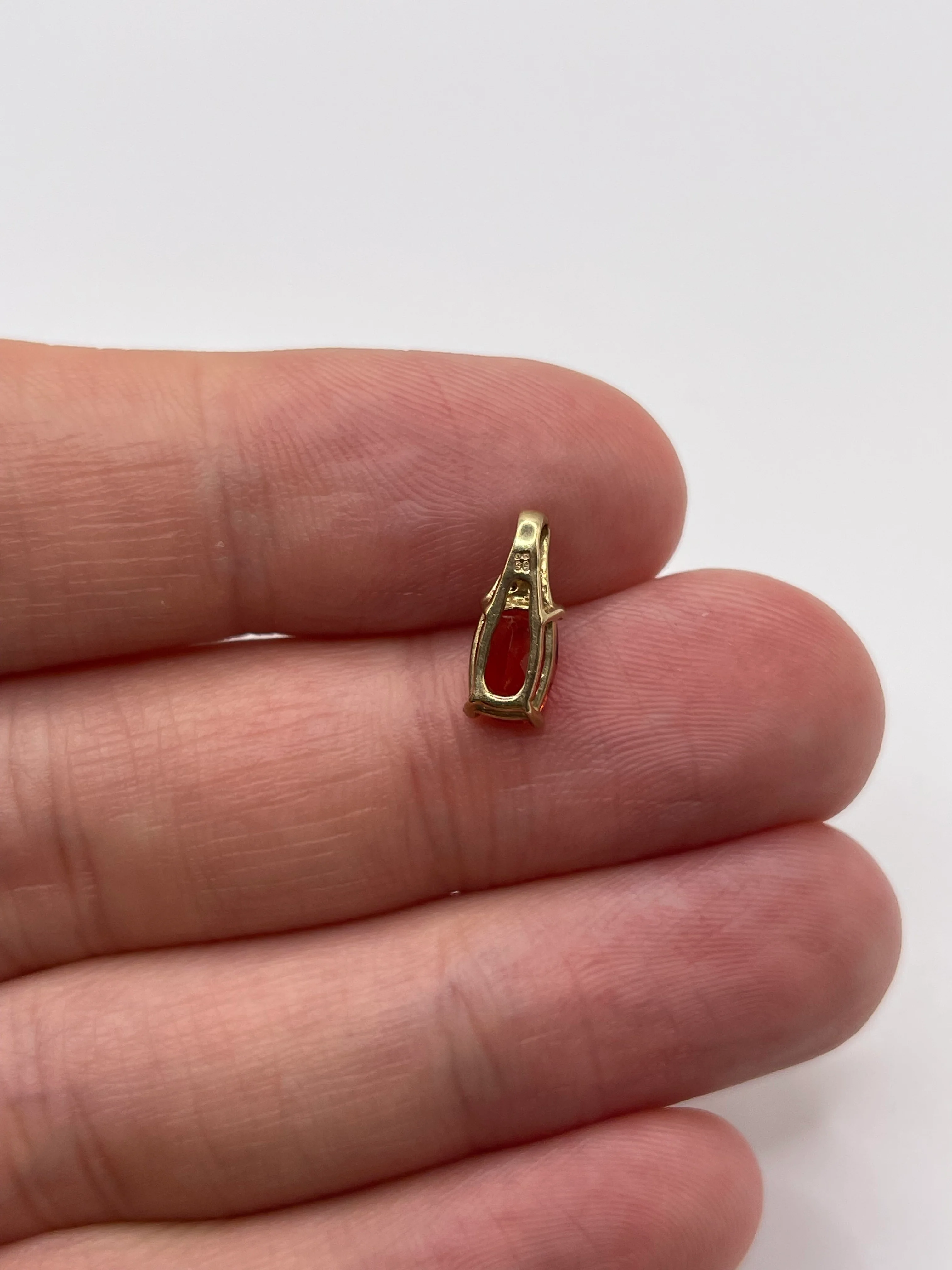 9ct gold quartz and diamond pendant - Image 2