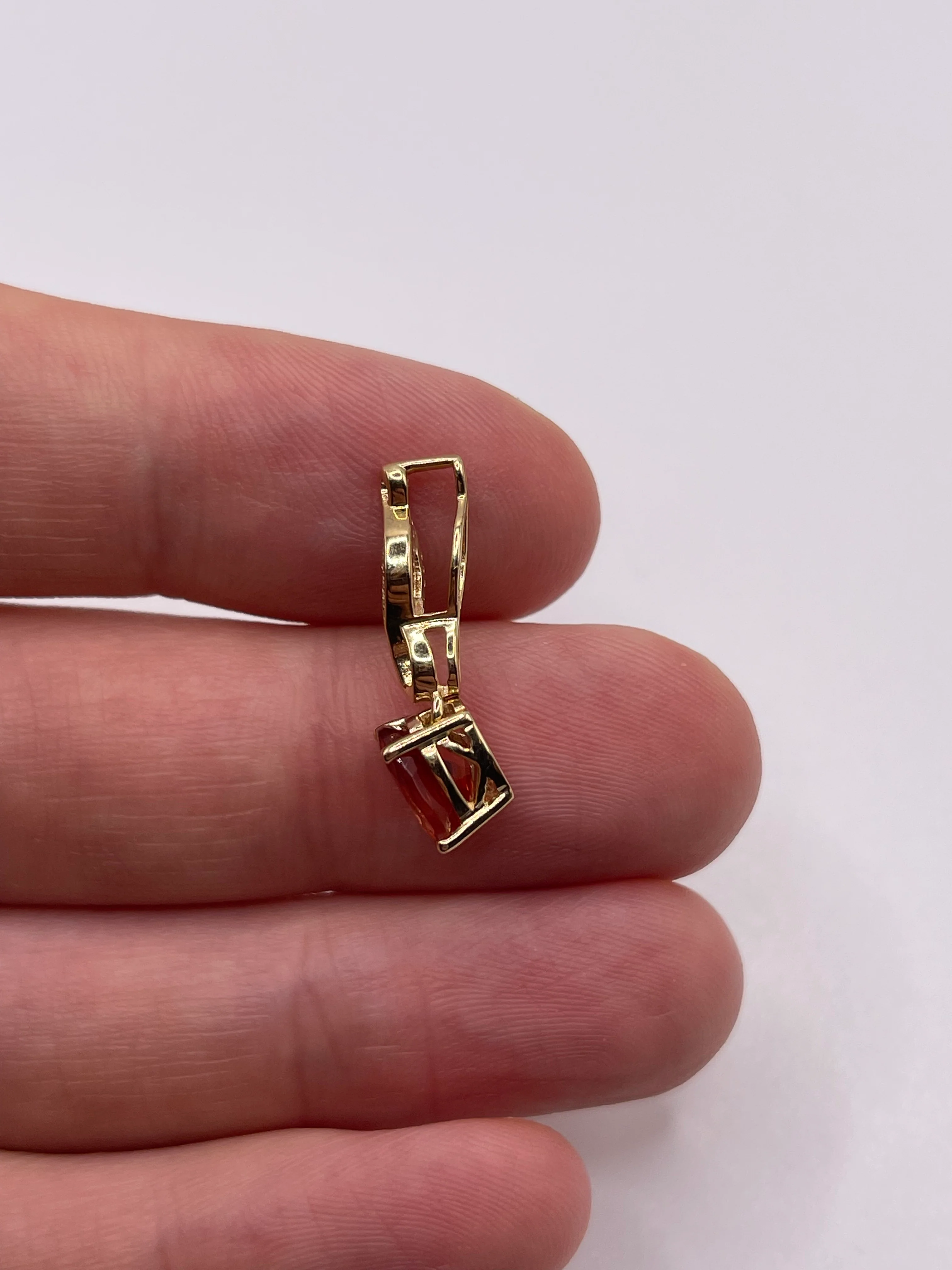 9ct gold quartz and diamond pendant - Image 2