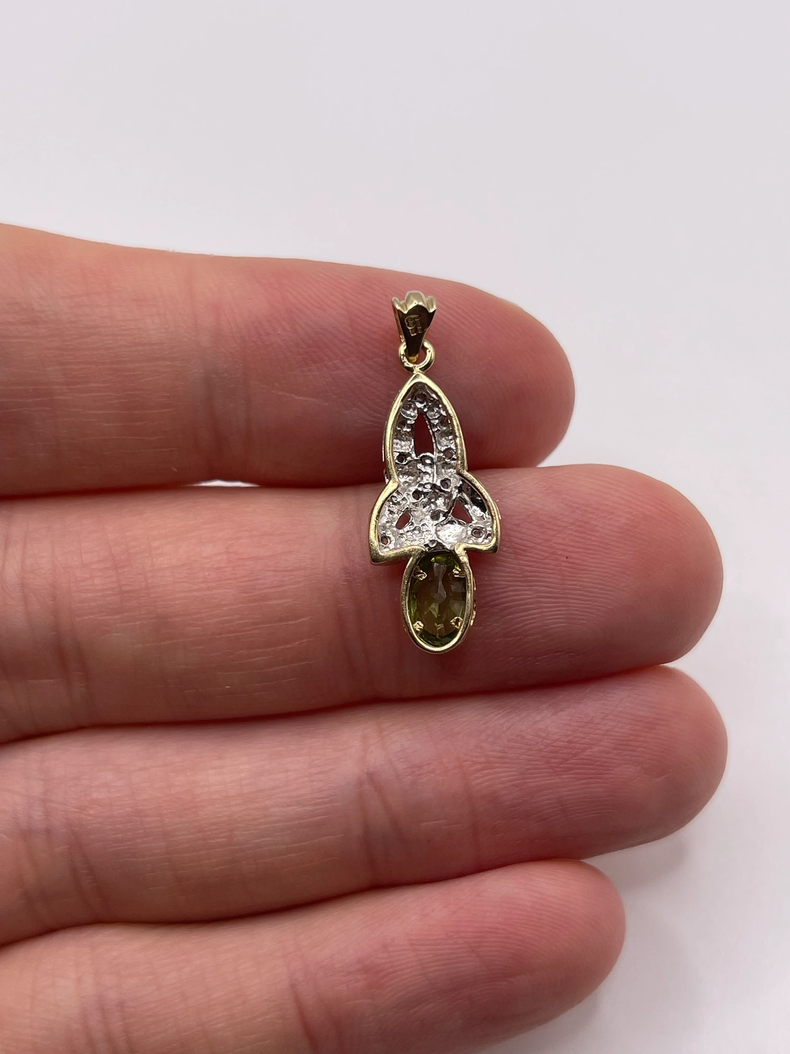 9ct gold quartz and diamond pendant - Image 2
