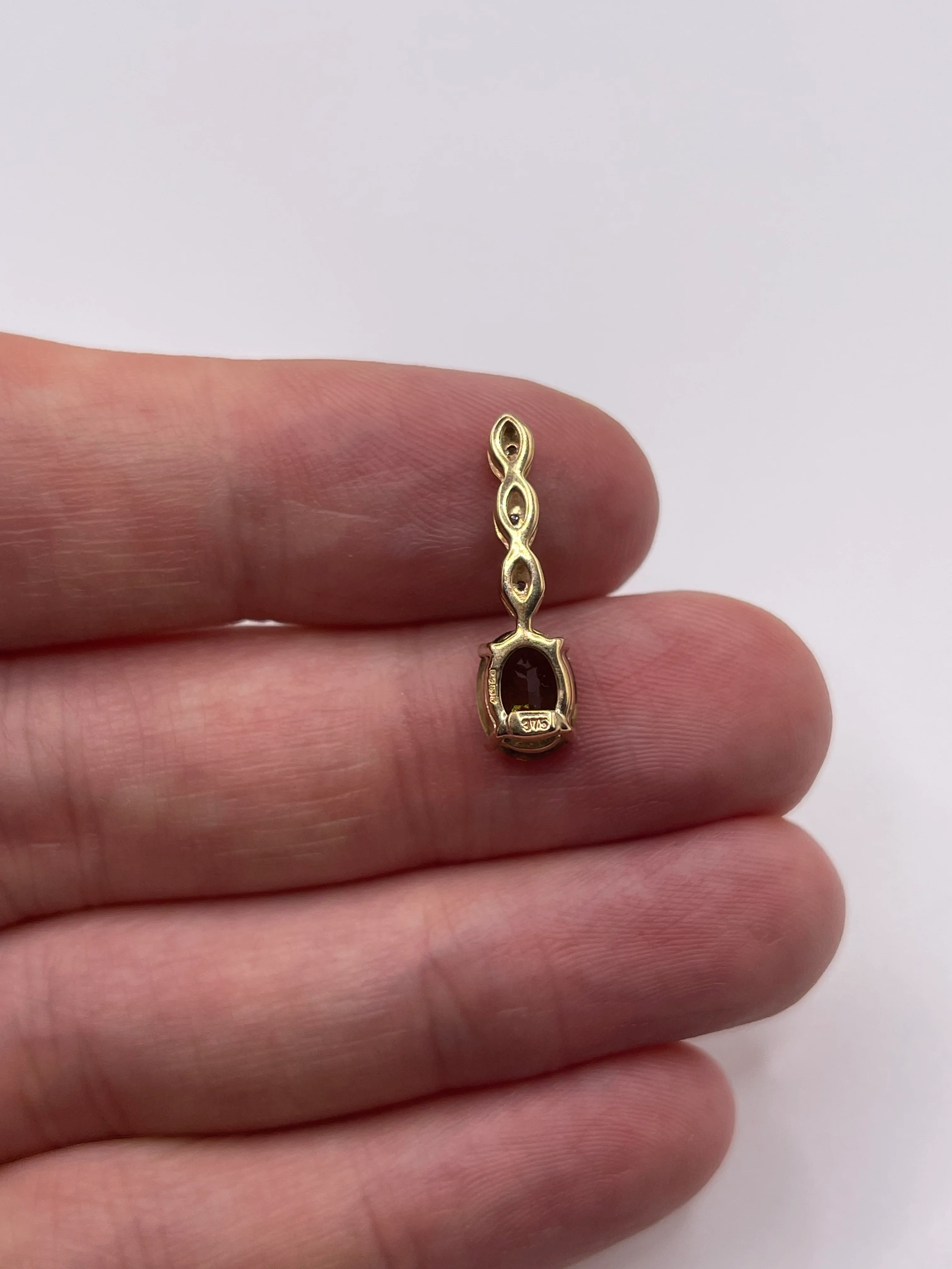 9ct gold quartz and diamond pendant - Image 2
